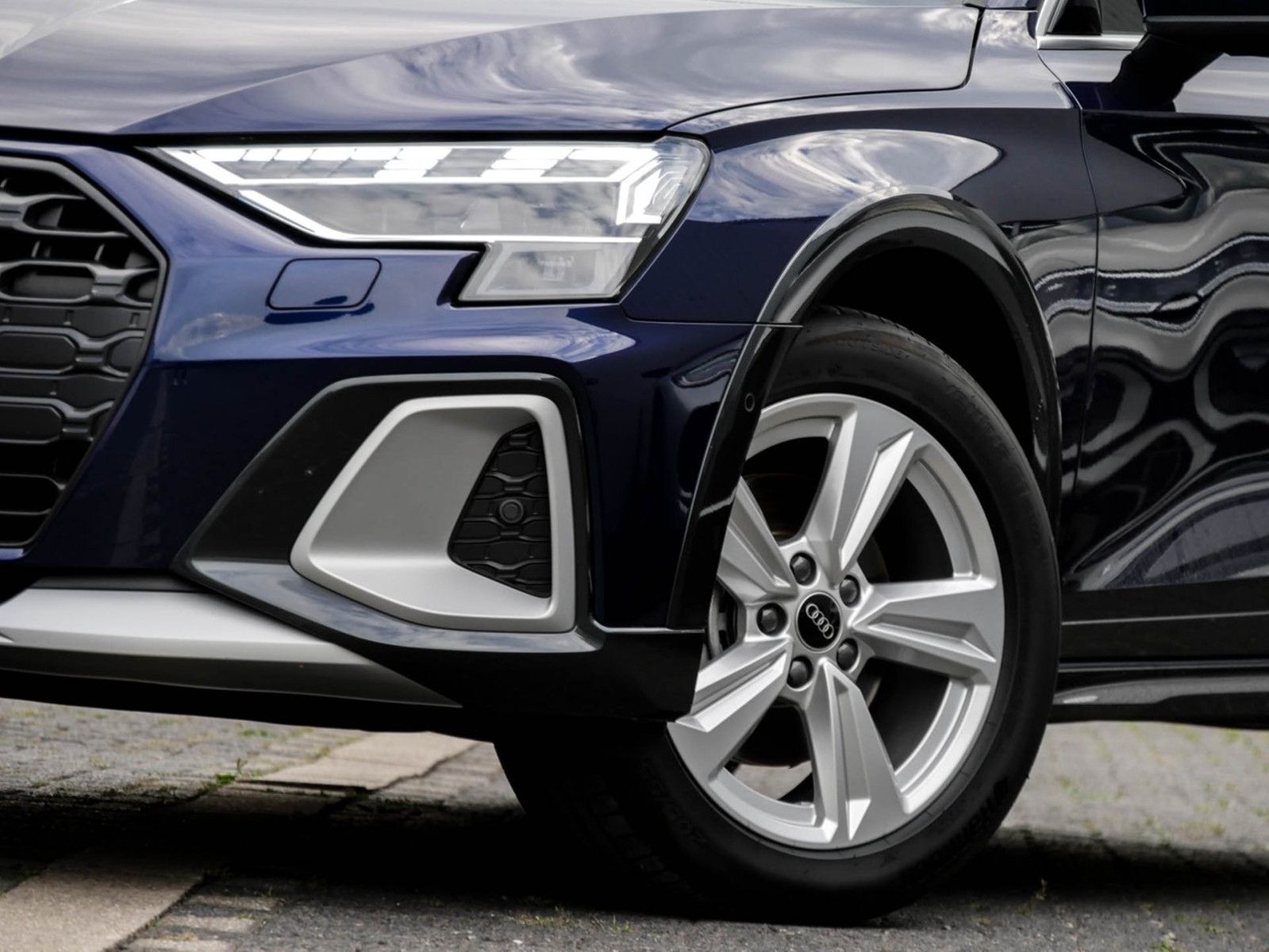 Audi A3 allstreet 35 AHK CAM ACC E-KLAPPE NAVI+ LM17