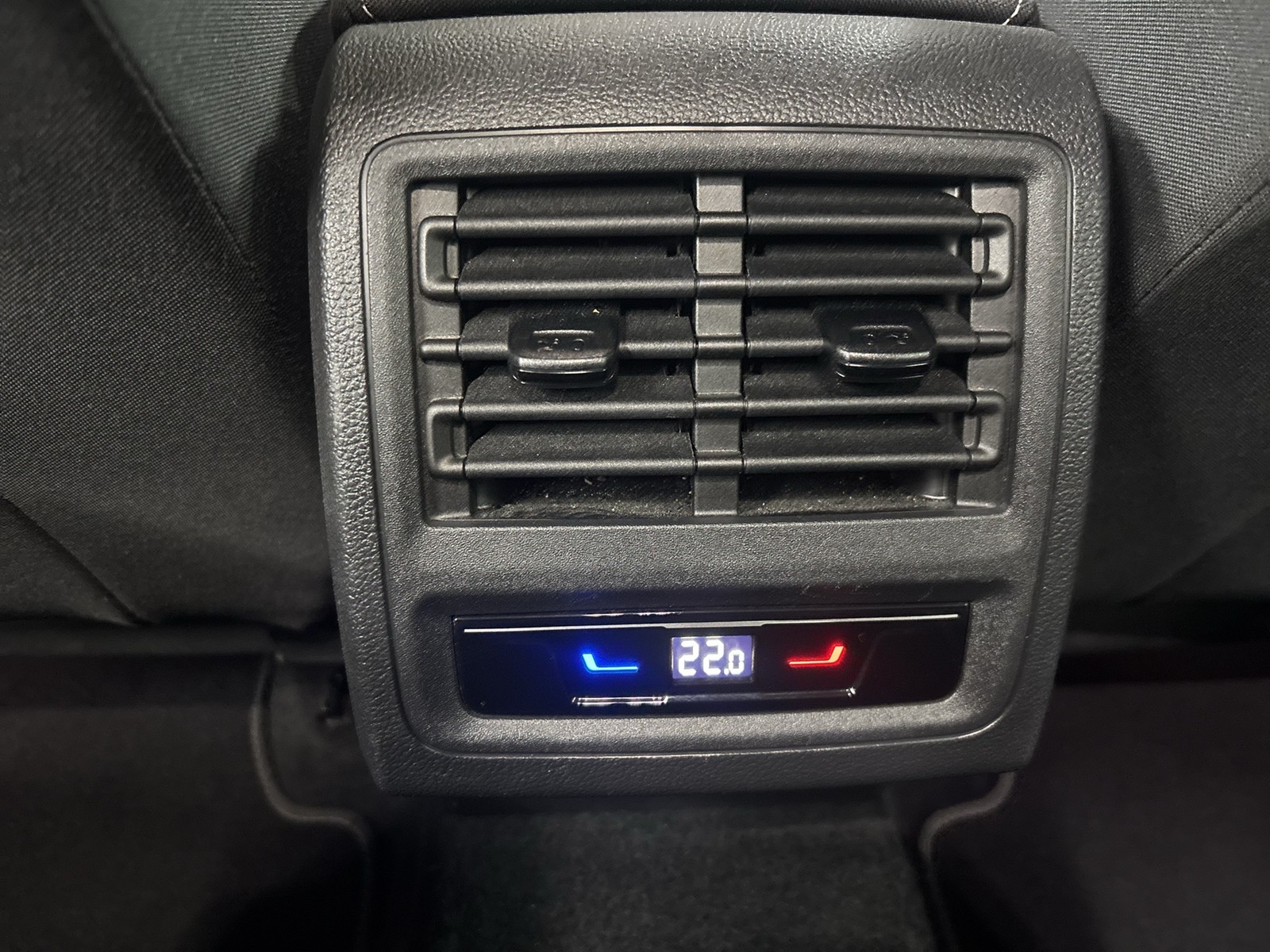 Volkswagen Golf VIII 1.5 ACTIVE ACC NAVI CARPLAY SITZHEIZ.