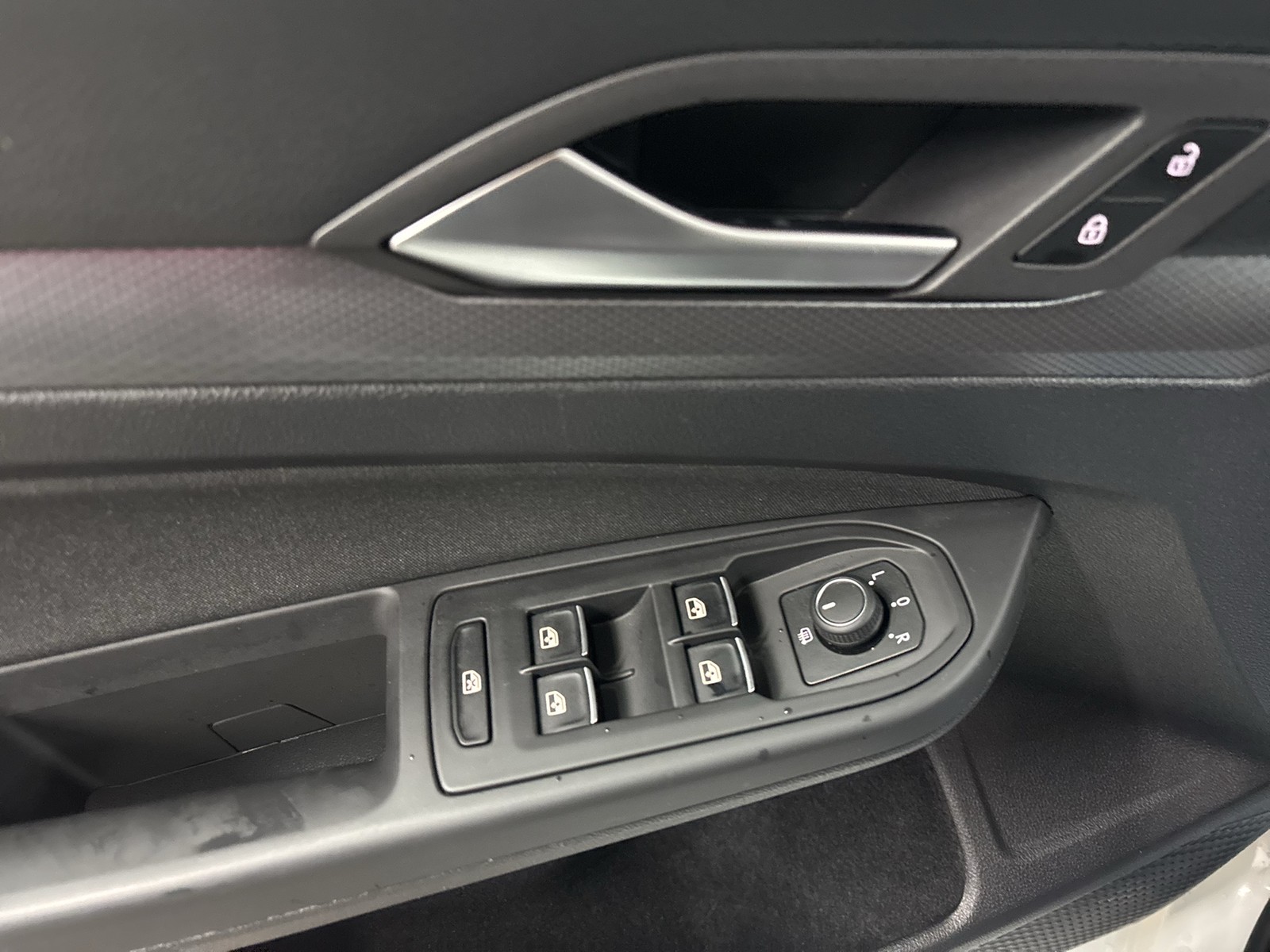 Volkswagen Golf VIII 1.5 ACTIVE ACC NAVI CARPLAY SITZHEIZ.