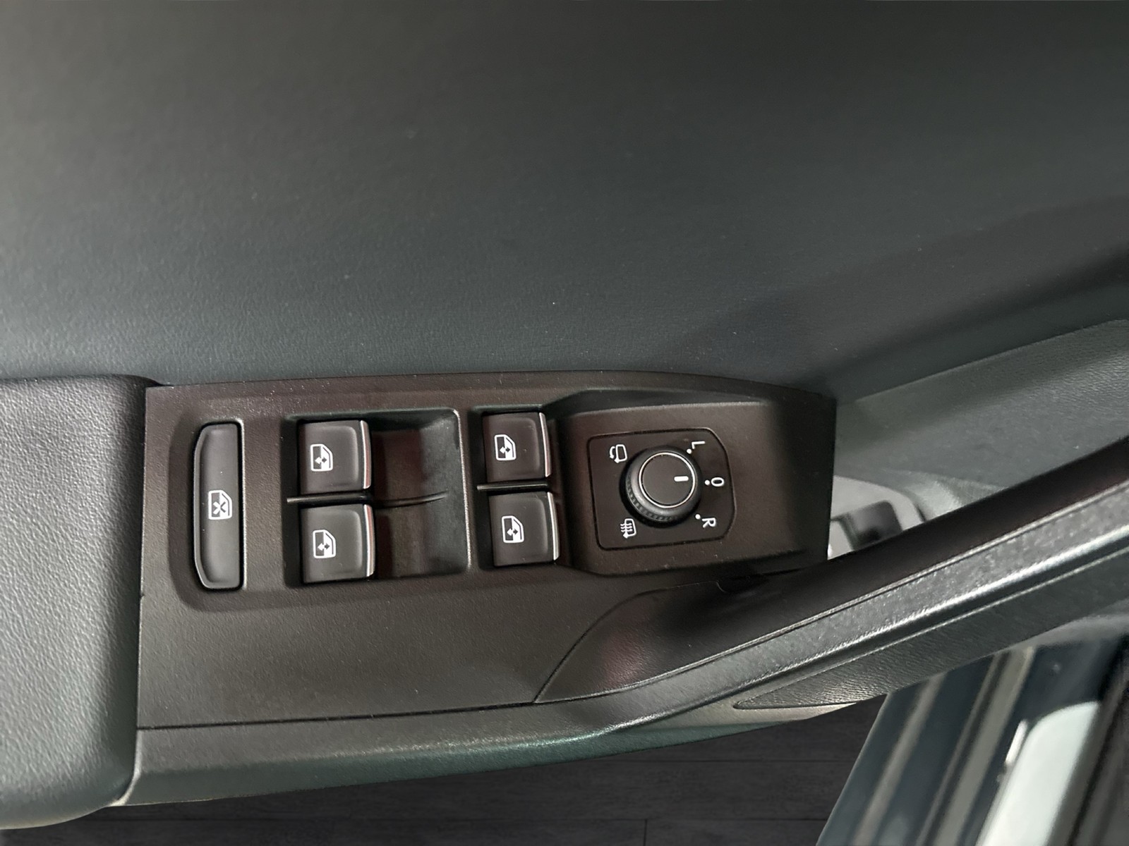 Seat Leon ST 1.4 HYBRID FR NAVI VIRTUAL-COCKPIT LM17