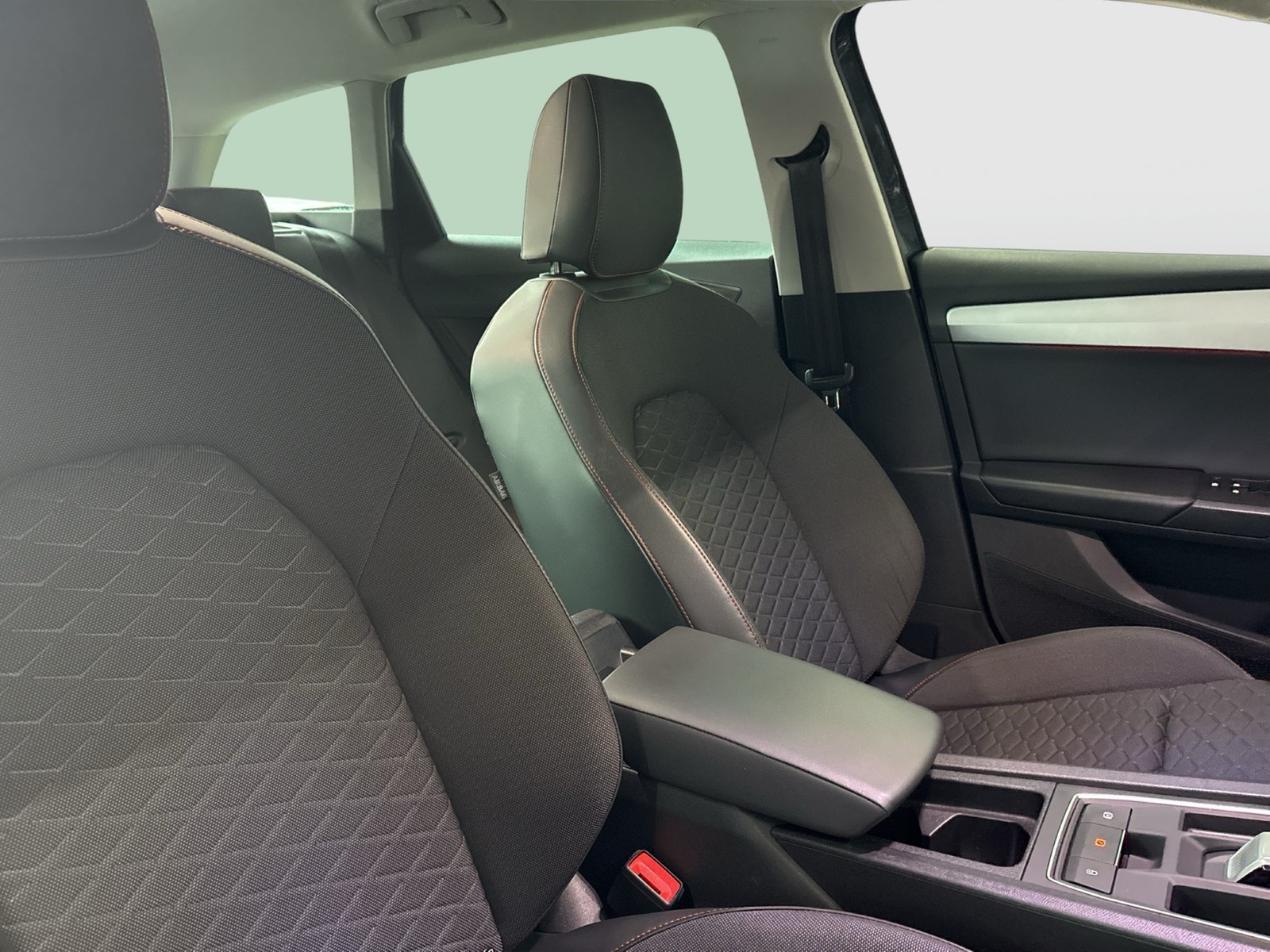 Seat Leon ST 1.4 HYBRID FR NAVI VIRTUAL-COCKPIT LM17