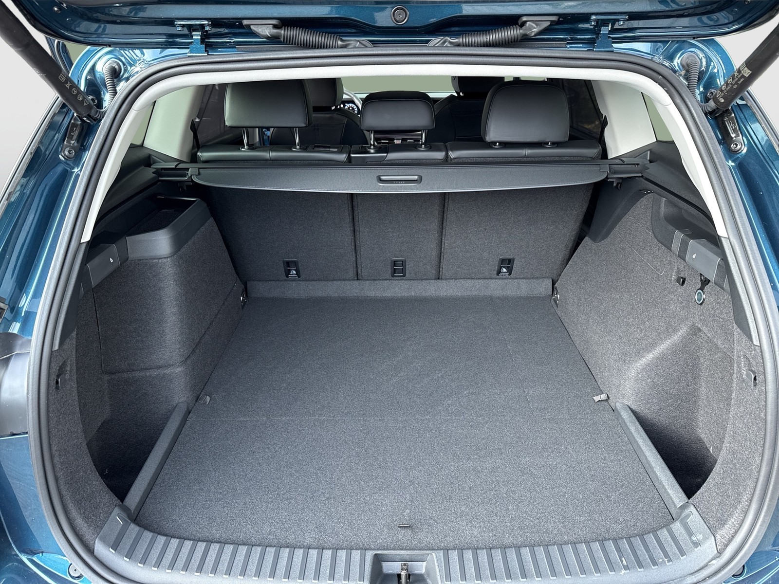 Volkswagen Tayron 1.5 HYBRID LIFE CAM LM18 E-KLAPPE CARPLAY