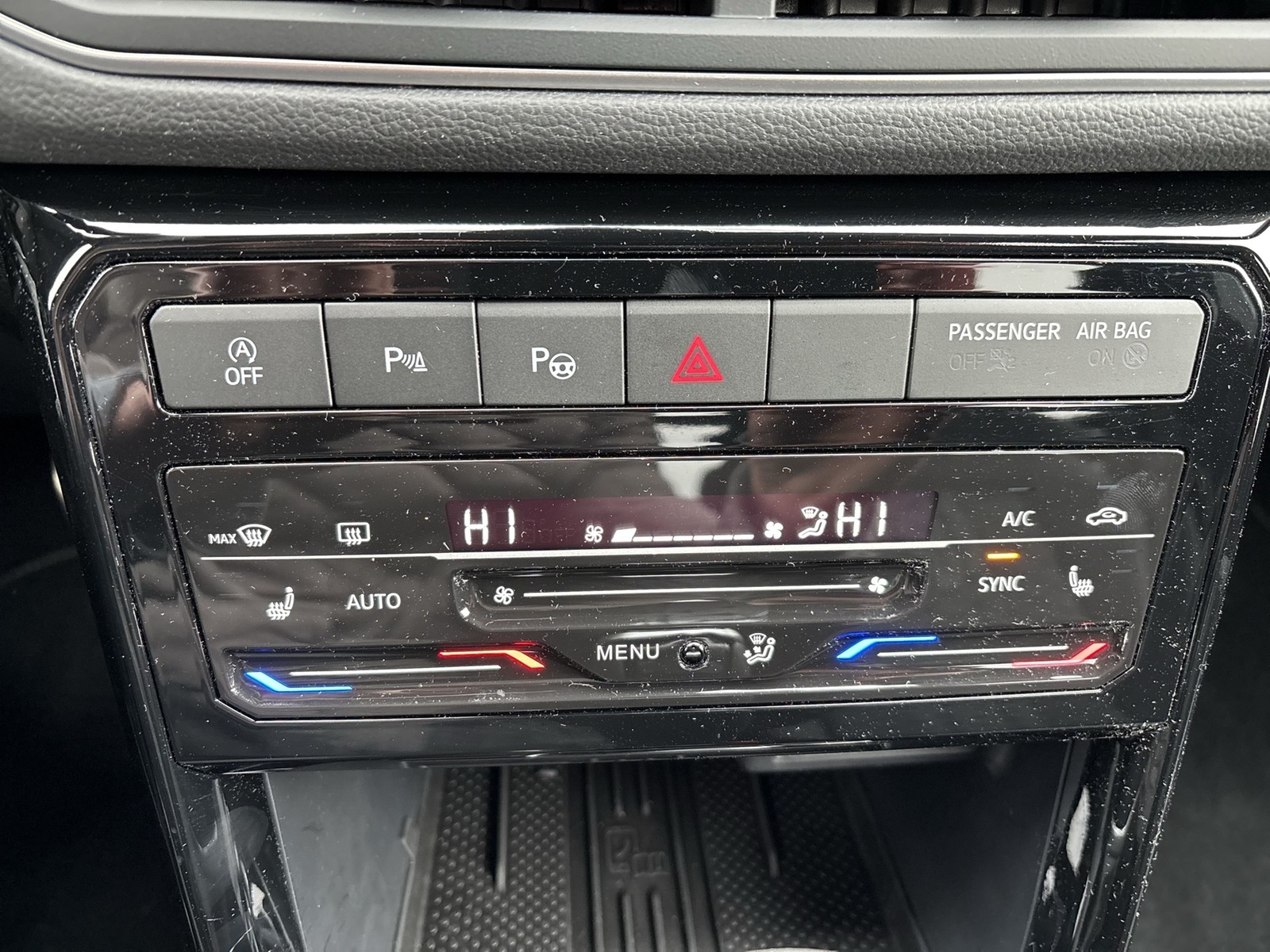 Volkswagen T-Cross 1.0 R-LINE ACC MATRIX NAVI LM17 CARPLAY