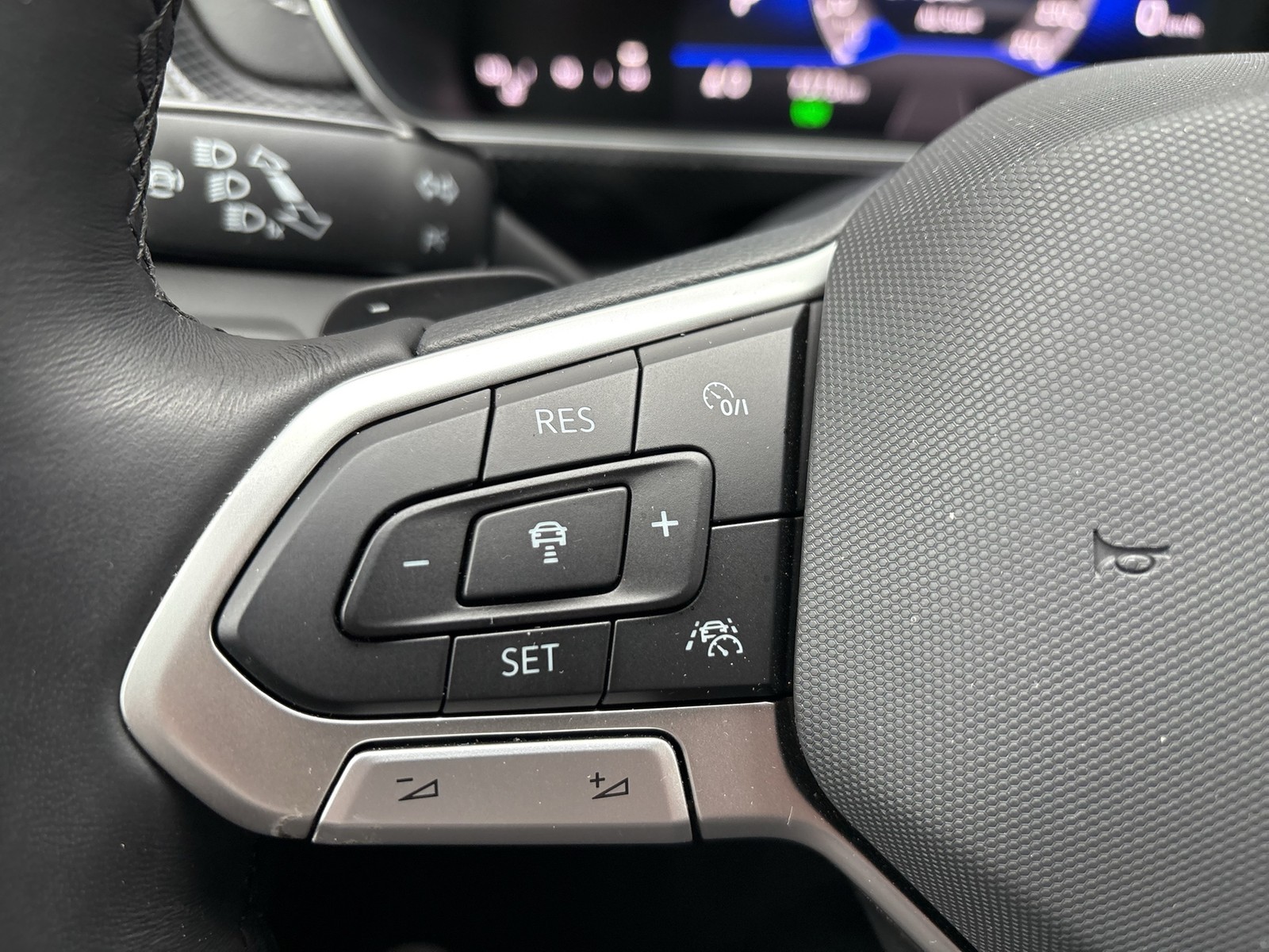 Volkswagen T-Cross 1.0 R-LINE ACC MATRIX NAVI LM17 CARPLAY