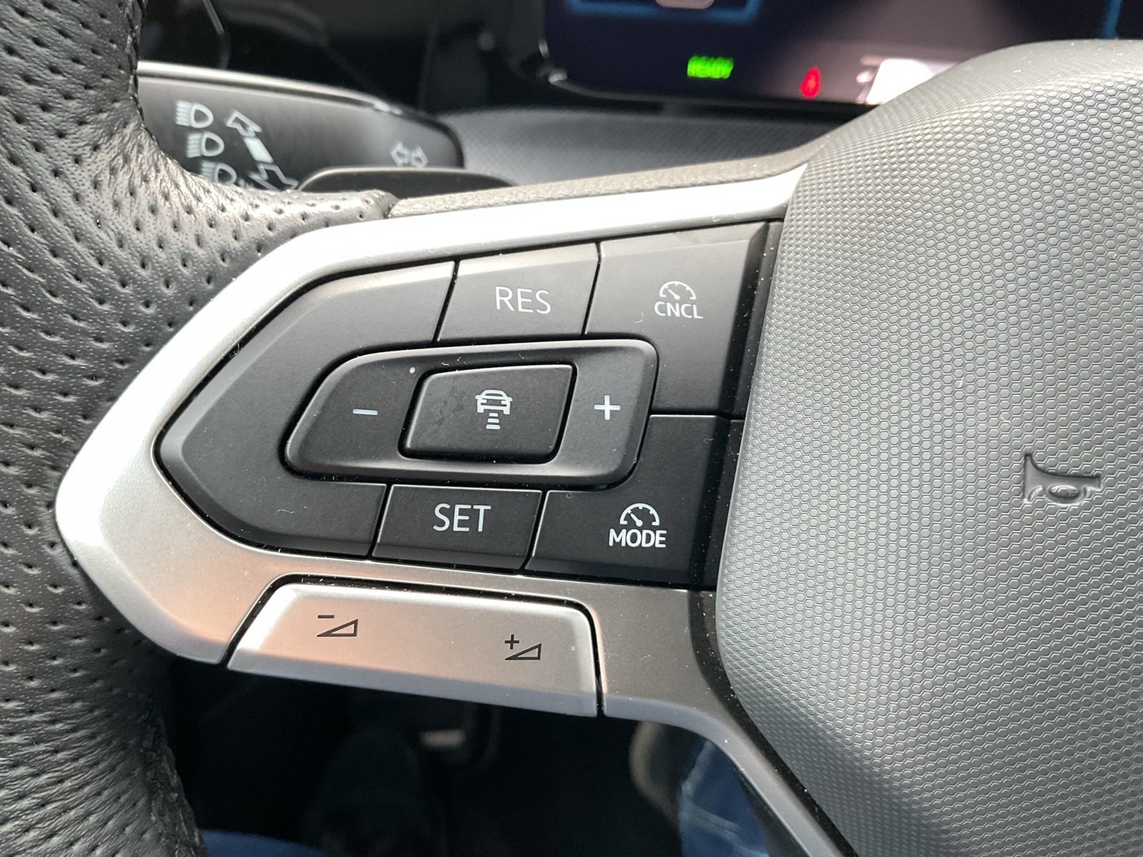 Volkswagen Golf VIII 1.5 eTSI R-LINE FACELIFT CAM CARPLAY