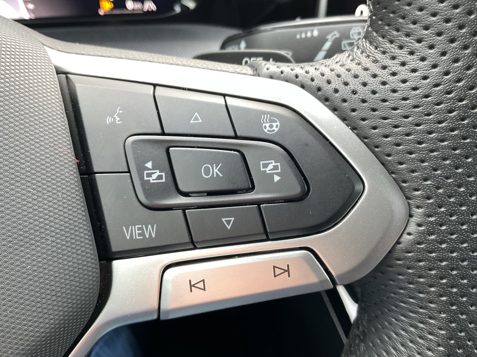 Volkswagen Golf VIII 1.5 eTSI R-LINE FACELIFT CAM CARPLAY