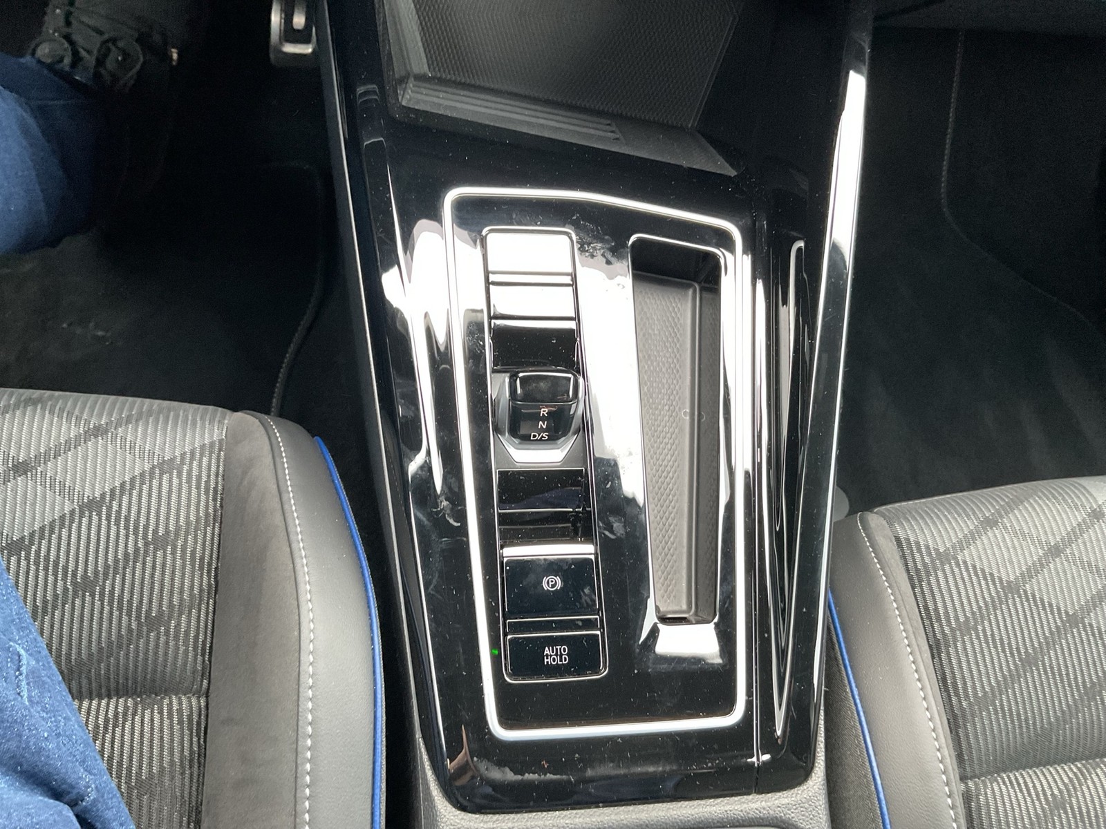 Volkswagen Golf VIII 1.5 eTSI R-LINE FACELIFT CAM CARPLAY