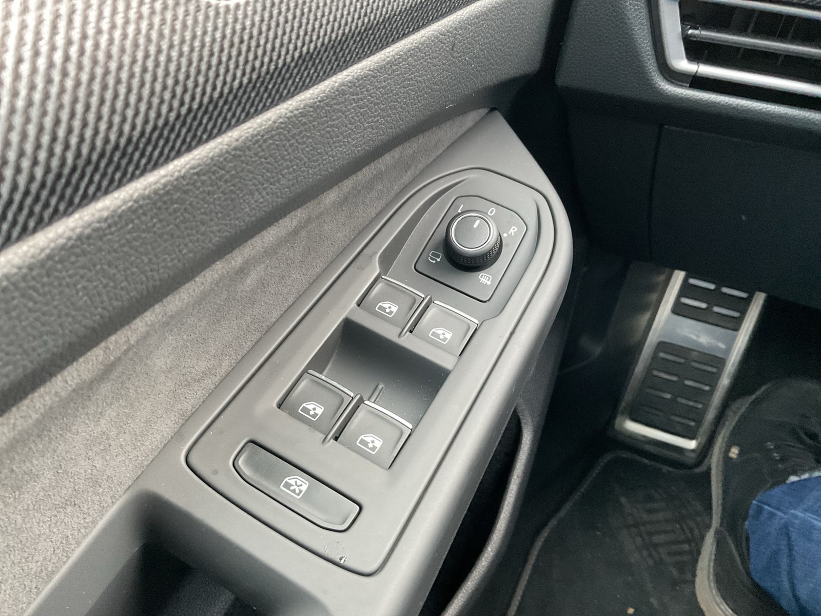 Volkswagen Golf VIII 1.5 eTSI R-LINE FACELIFT CAM CARPLAY