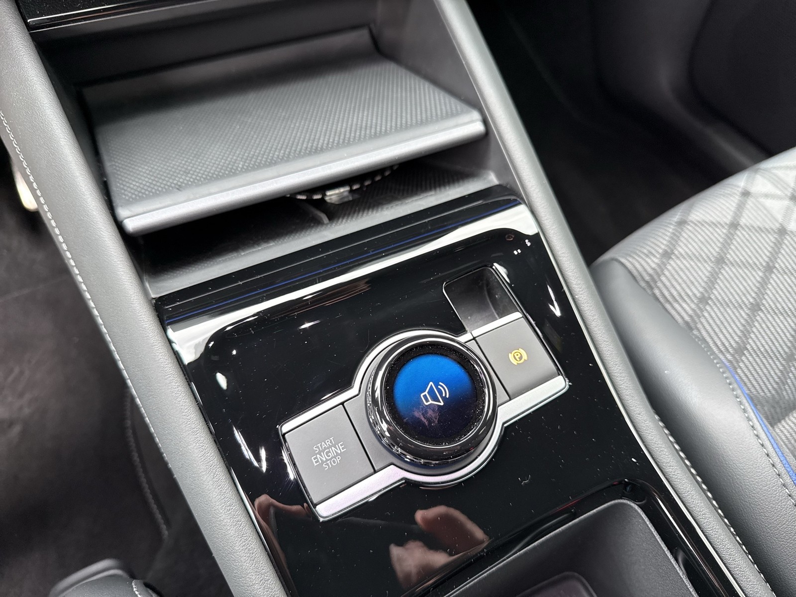 Volkswagen Tiguan 2.0 R-LINE DSG BLACKSTYLE MATRIXLED AHK