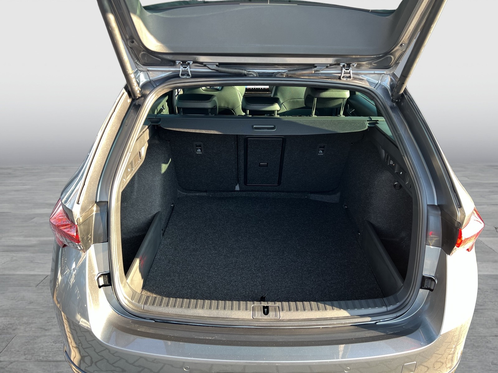 Skoda Octavia Combi 2.0 SPORTLINE AHK CAM ACC MATRIX