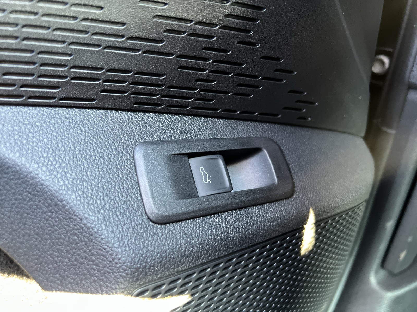 Skoda Octavia Combi 2.0 SPORTLINE AHK CAM ACC MATRIX