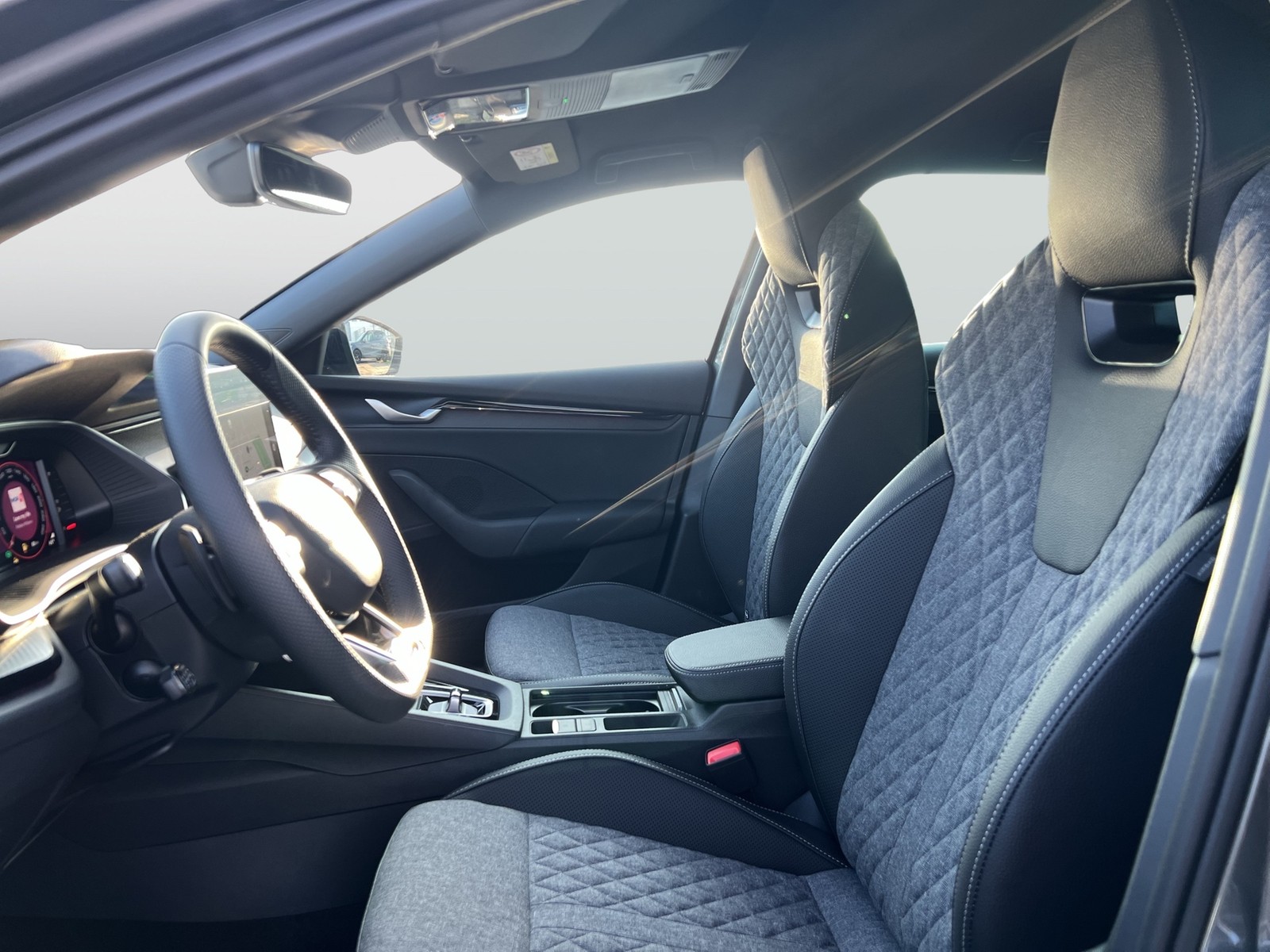 Skoda Octavia Combi 2.0 SPORTLINE AHK CAM ACC MATRIX