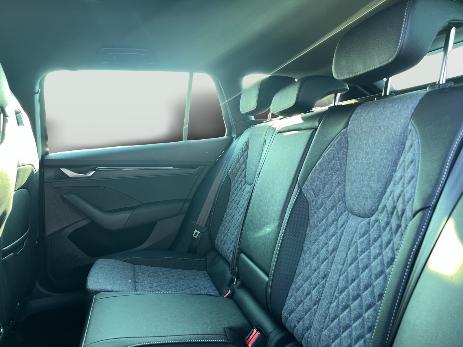 Skoda Octavia Combi 2.0 SPORTLINE AHK CAM ACC MATRIX