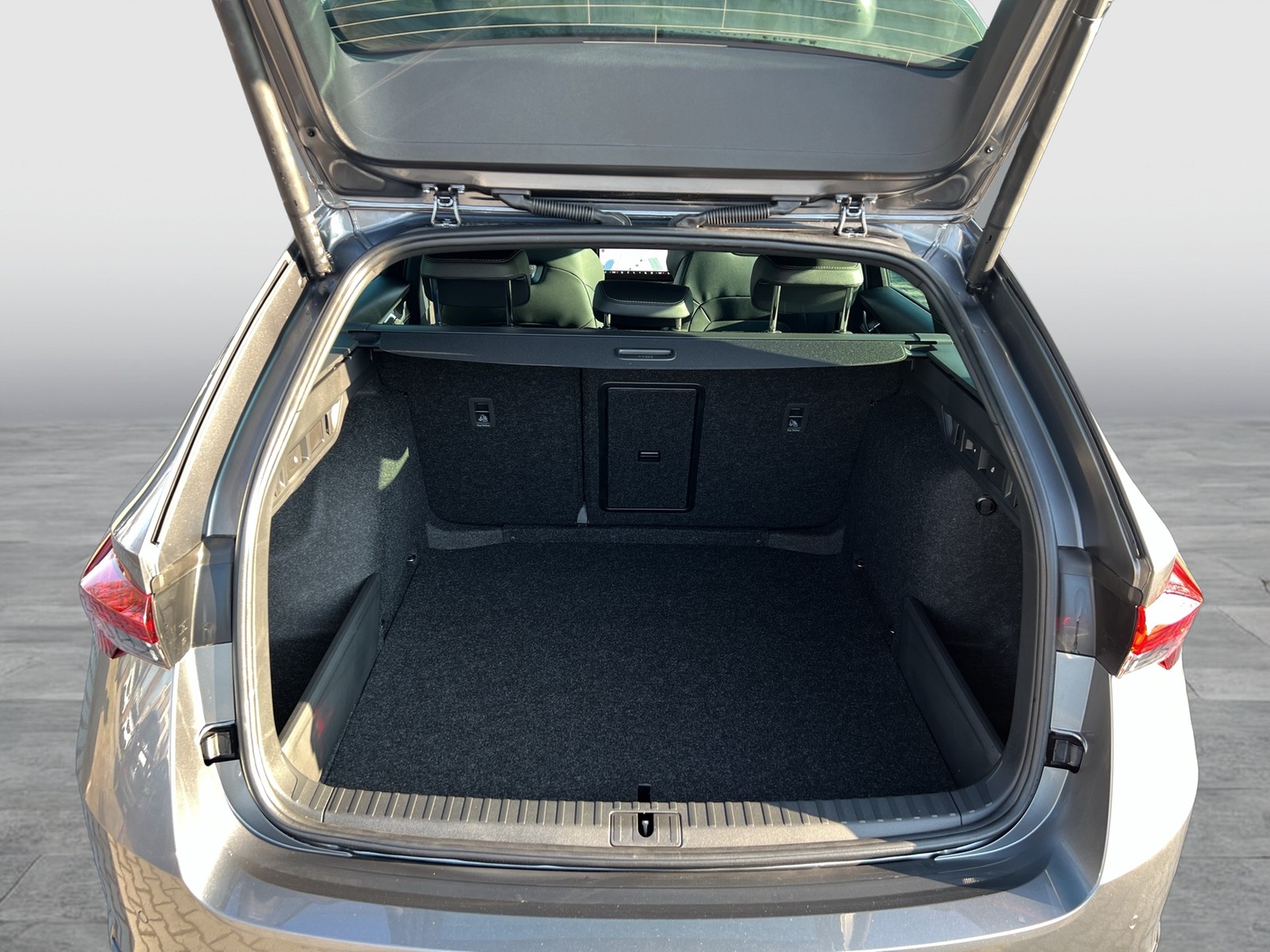 Skoda Octavia Combi 2.0 SPORTLINE AHK CAM ACC MATRIX