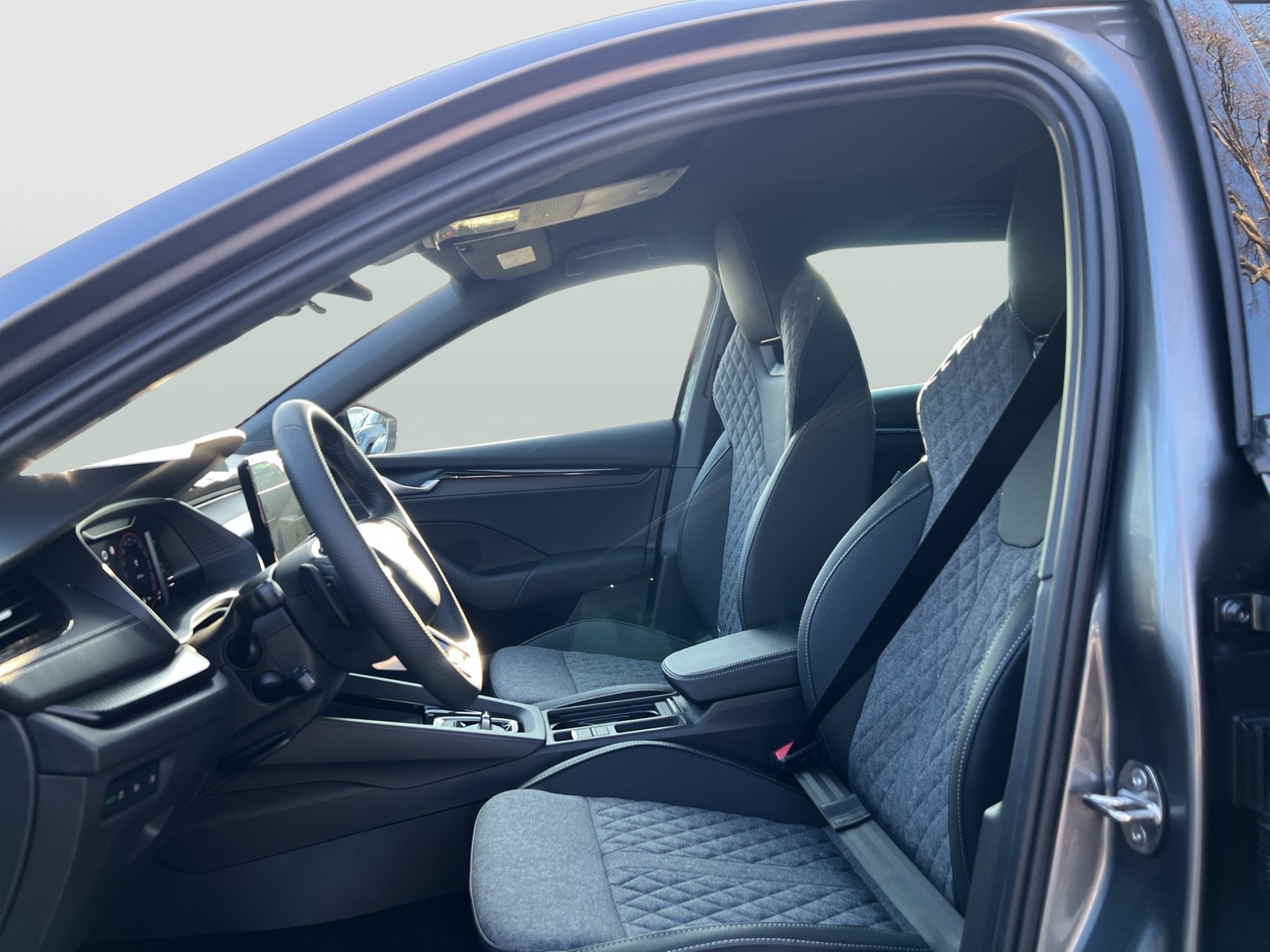 Skoda Octavia Combi 2.0 SPORTLINE AHK CAM ACC MATRIX