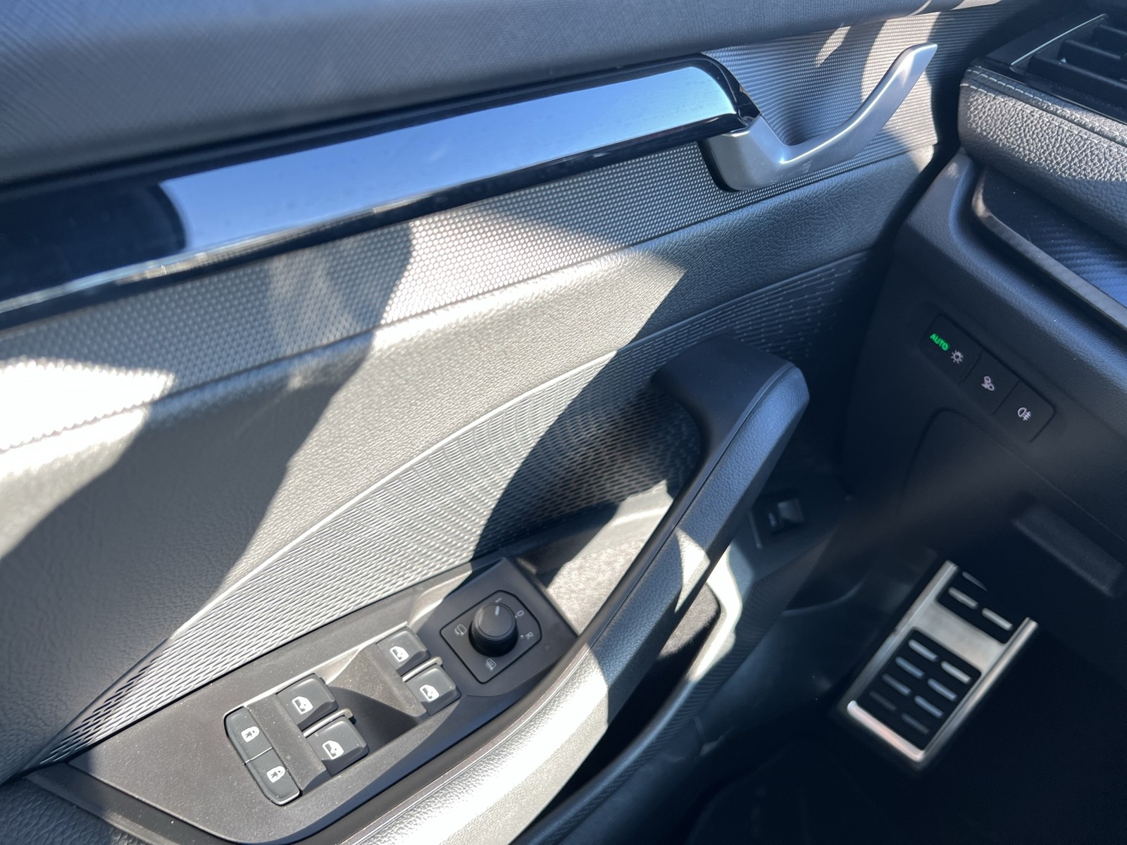 Skoda Octavia Combi 2.0 SPORTLINE AHK CAM ACC MATRIX