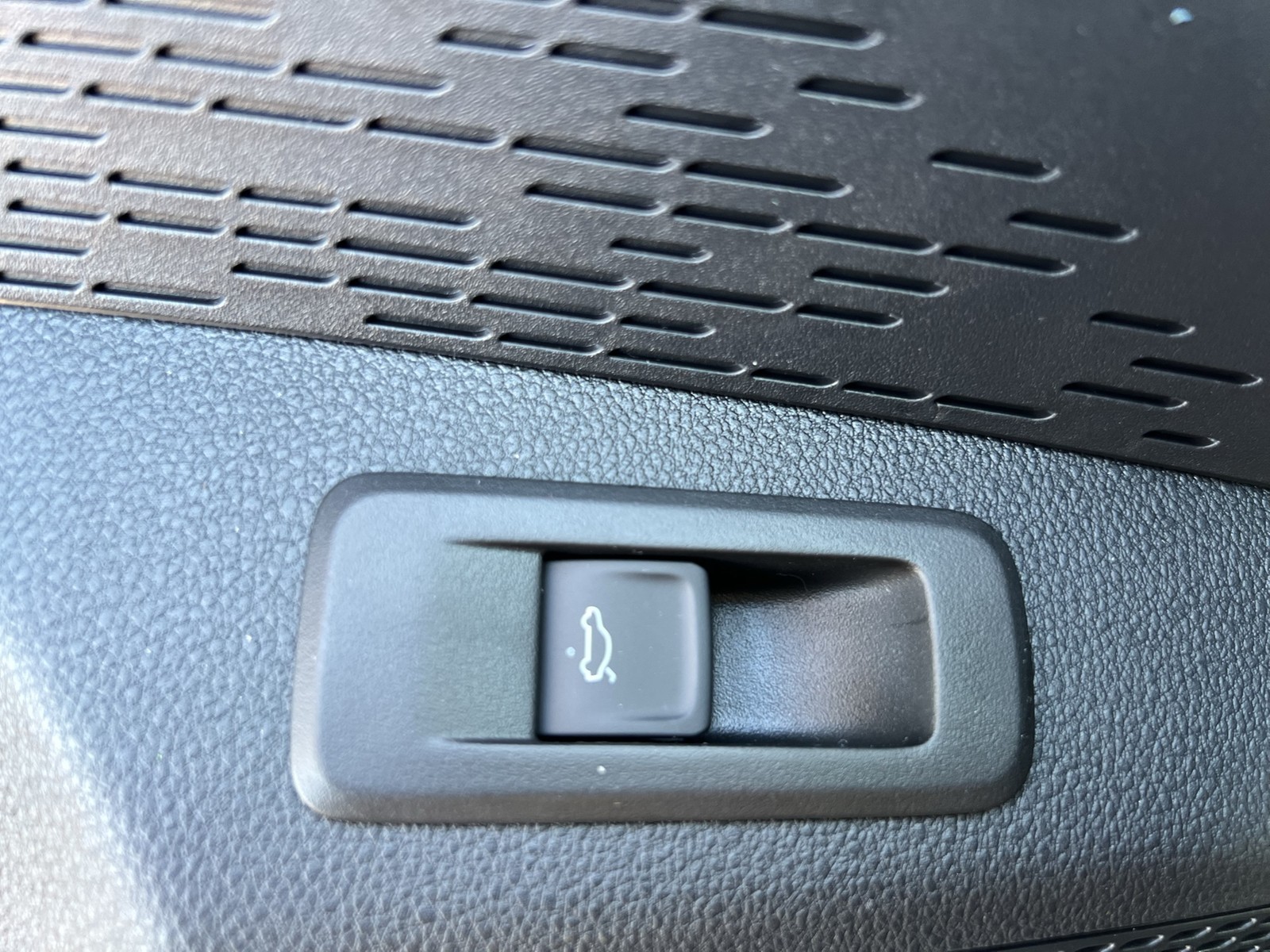 Skoda Octavia Combi 2.0 SPORTLINE AHK CAM ACC MATRIX