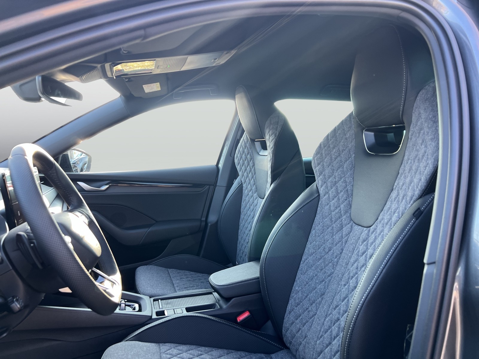 Skoda Octavia Combi 2.0 SPORTLINE AHK CAM ACC MATRIX