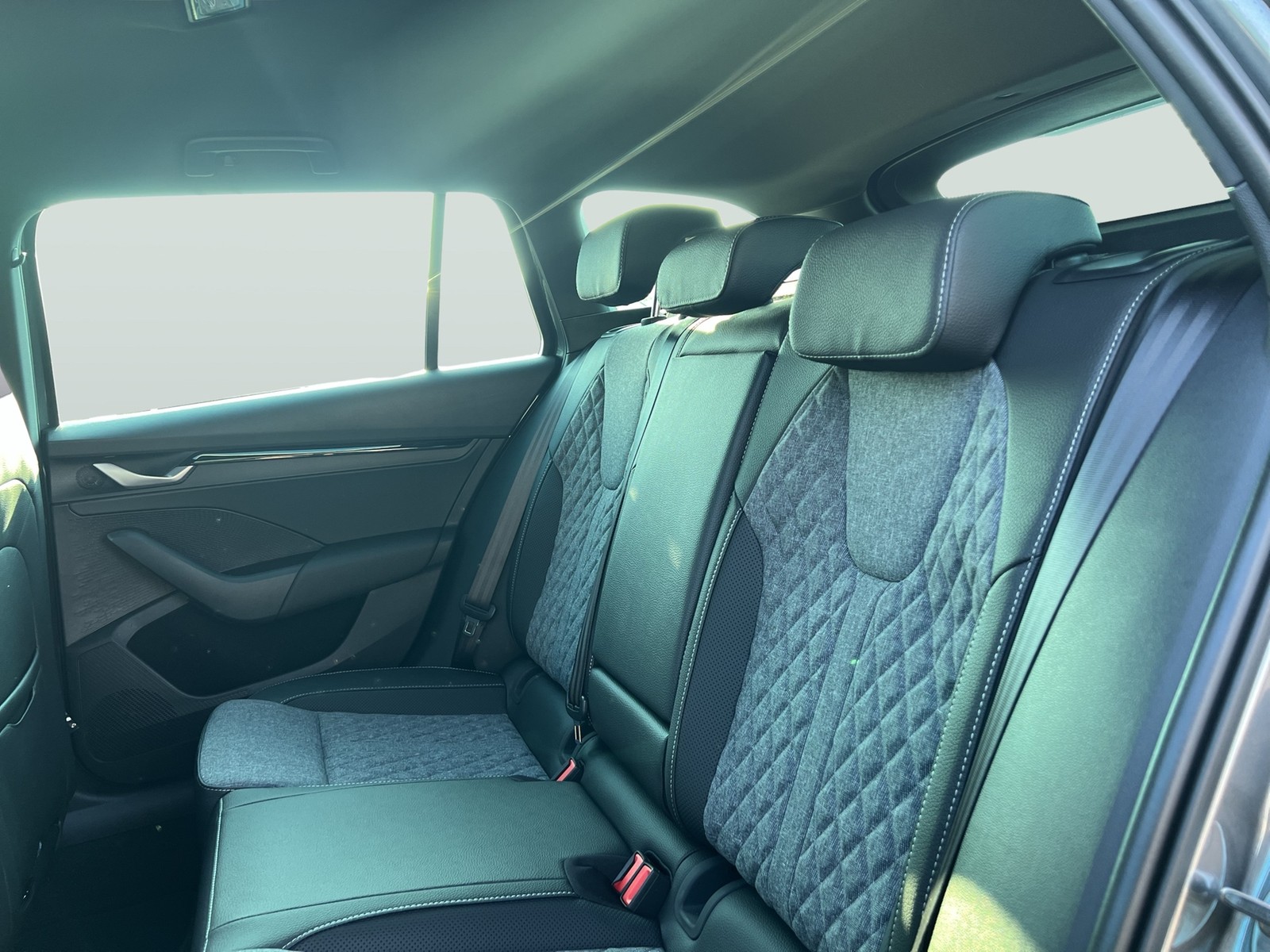 Skoda Octavia Combi 2.0 SPORTLINE AHK CAM ACC MATRIX