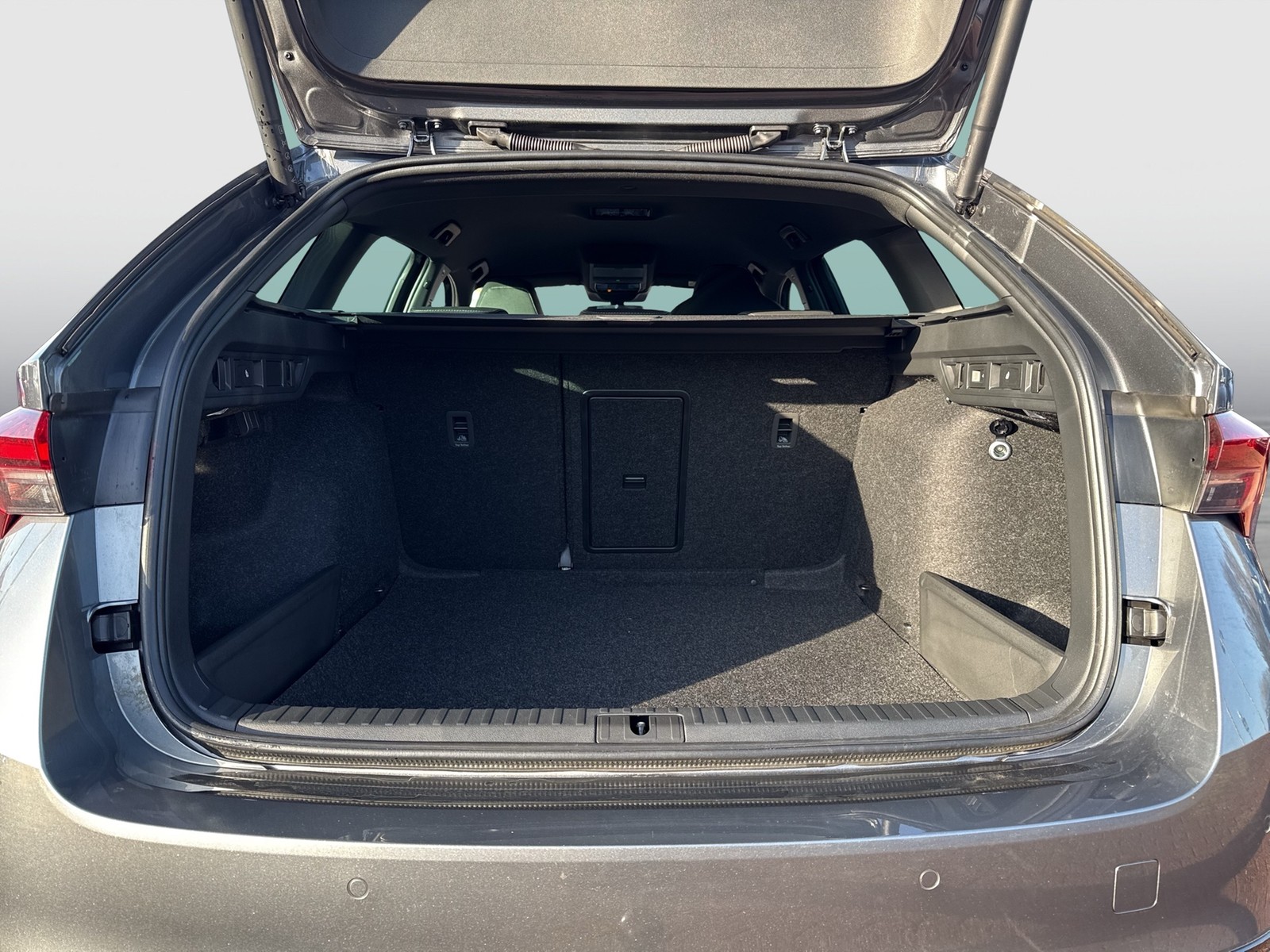 Skoda Octavia Combi 2.0 SPORTLINE AHK CAM ACC MATRIX