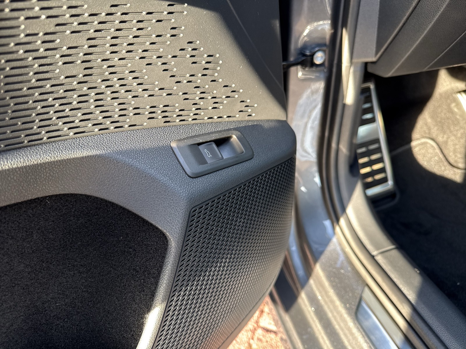 Skoda Octavia Combi 2.0 SPORTLINE AHK CAM ACC MATRIX