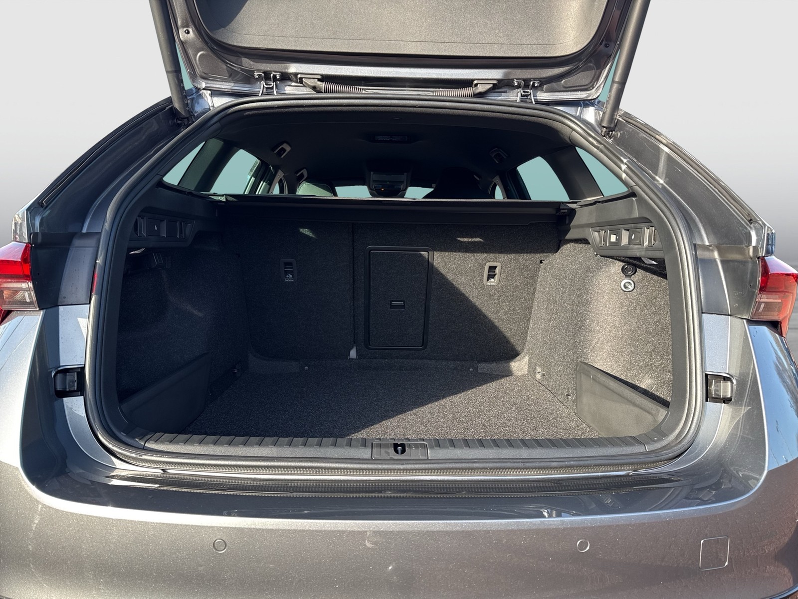 Skoda Octavia Combi 2.0 SPORTLINE AHK CAM ACC MATRIX