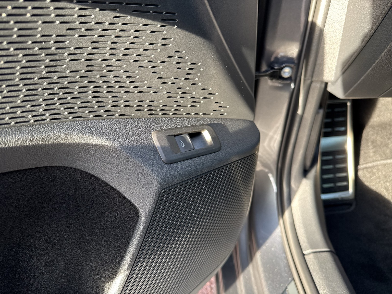 Skoda Octavia Combi 2.0 SPORTLINE AHK CAM ACC MATRIX