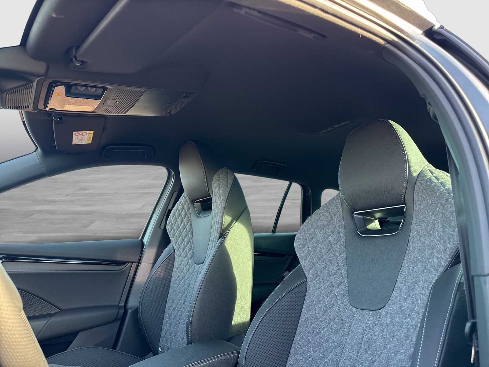 Skoda Octavia Combi 2.0 SPORTLINE AHK CAM ACC MATRIX