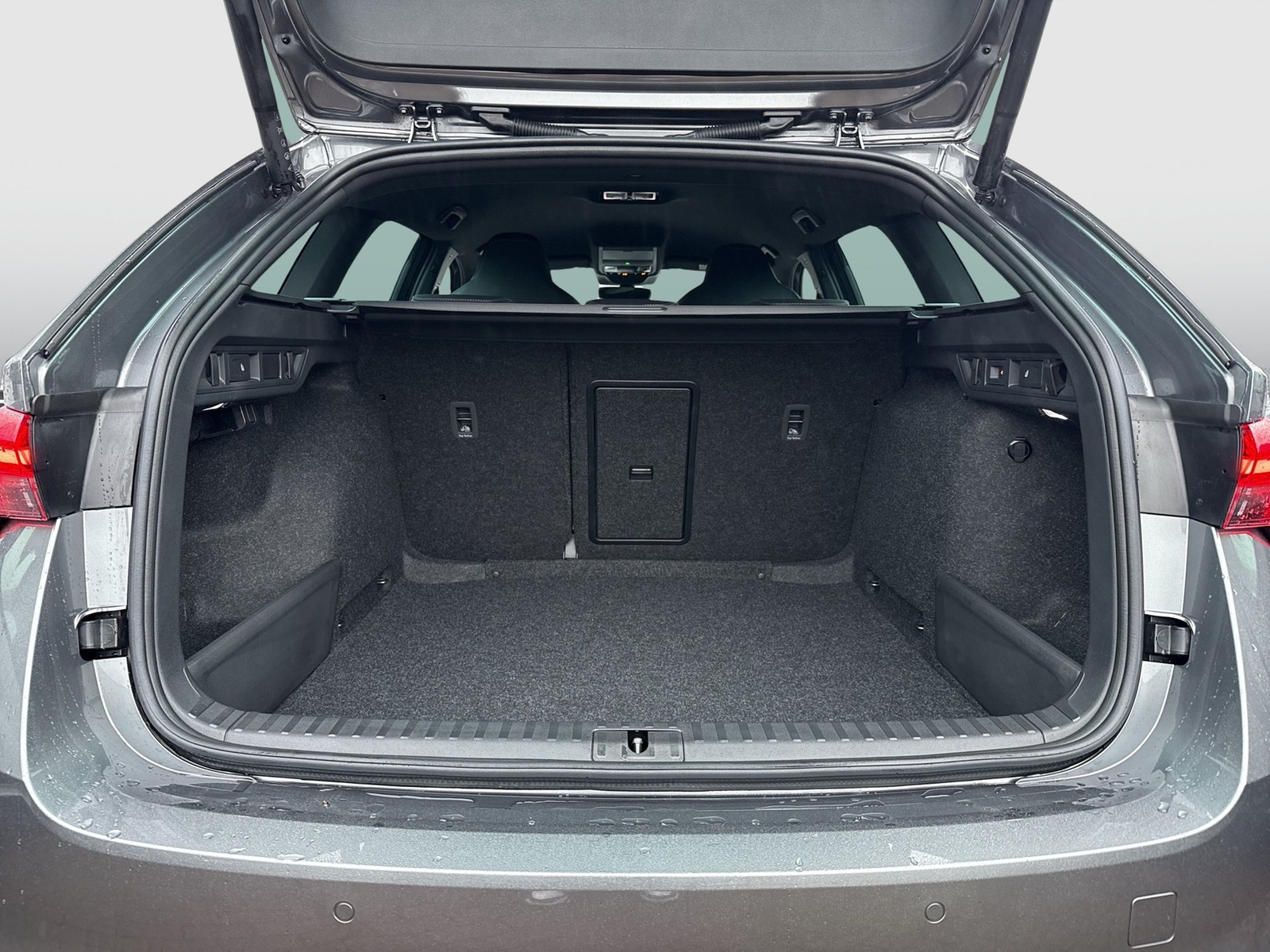 Skoda Octavia Combi 2.0 SPORTLINE AHK CAM ACC MATRIX