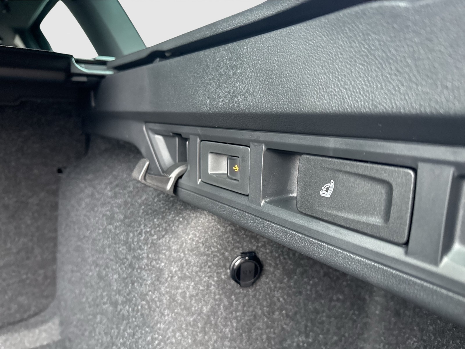 Skoda Octavia Combi 2.0 SPORTLINE AHK CAM ACC MATRIX