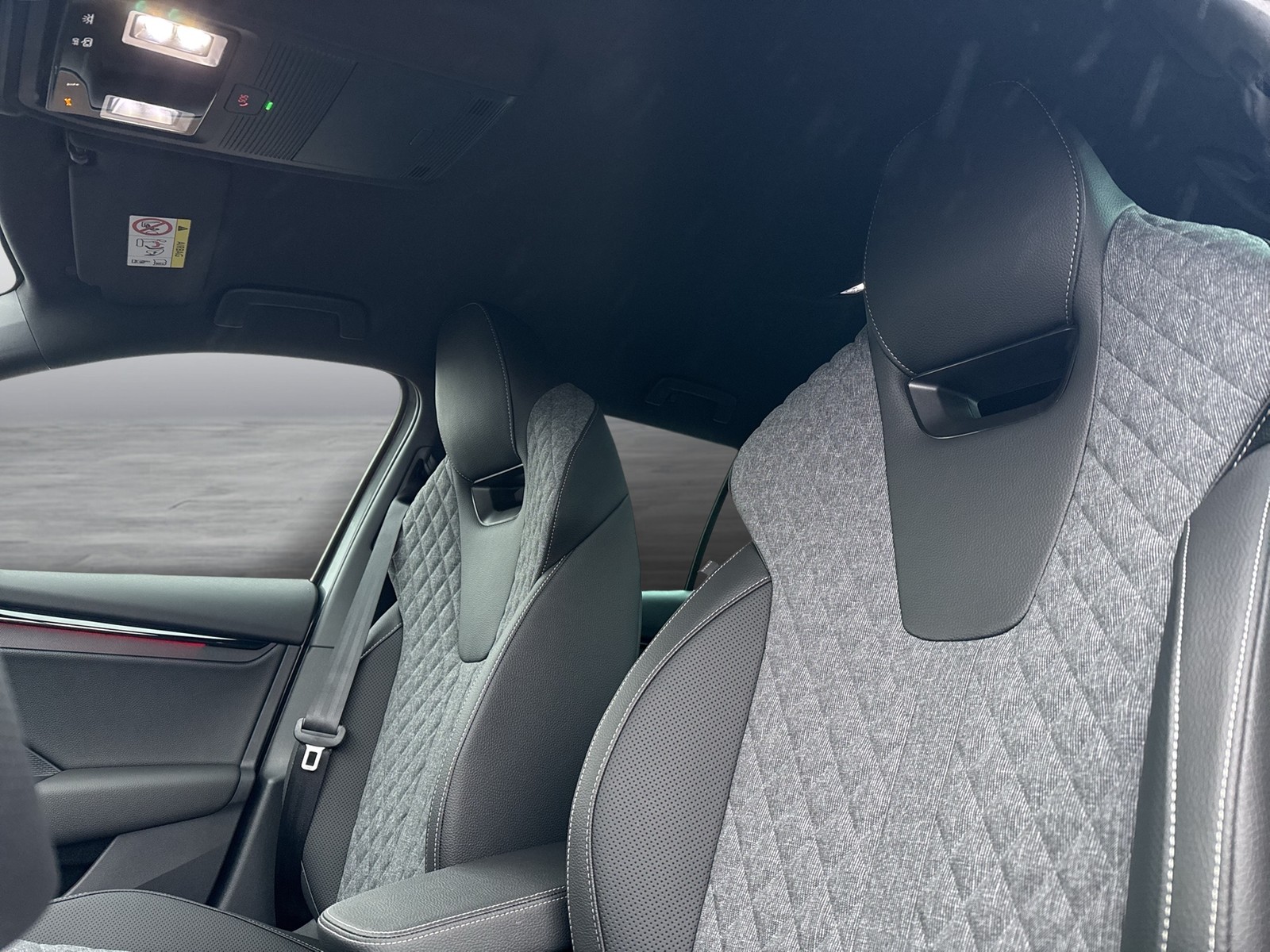 Skoda Octavia Combi 2.0 SPORTLINE AHK CAM ACC MATRIX