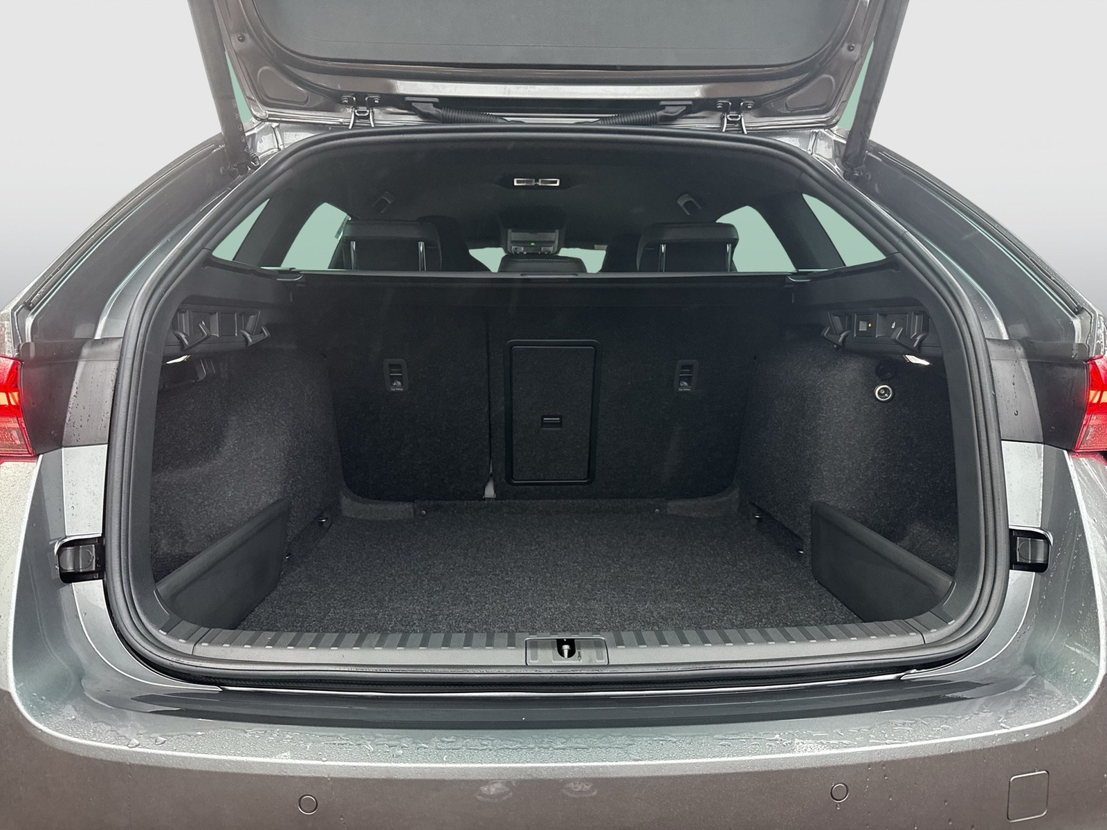 Skoda Octavia Combi 2.0 SPORTLINE AHK CAM ACC MATRIX