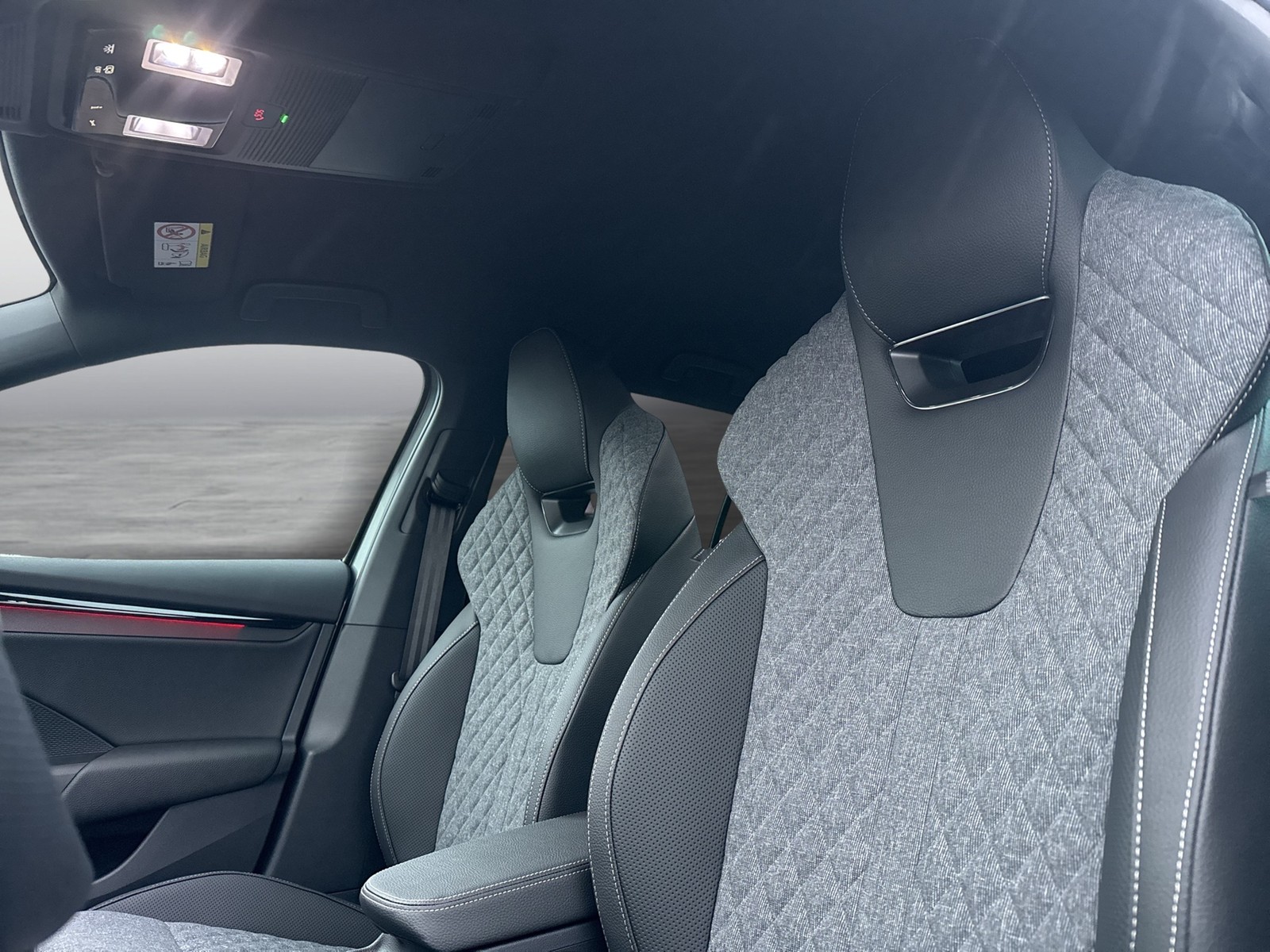 Skoda Octavia Combi 2.0 SPORTLINE AHK CAM ACC MATRIX