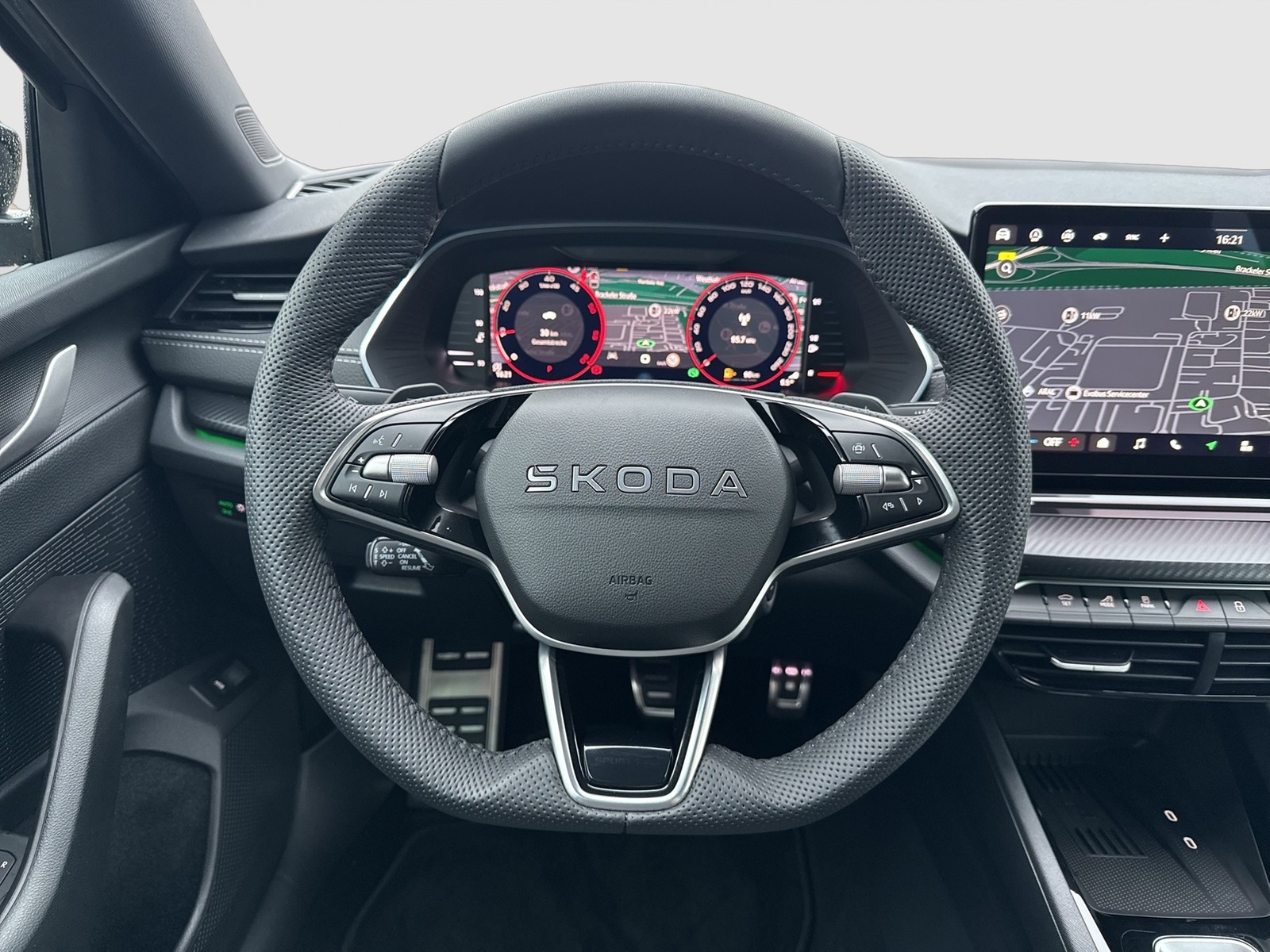 Skoda Octavia Combi 2.0 SPORTLINE AHK CAM ACC MATRIX