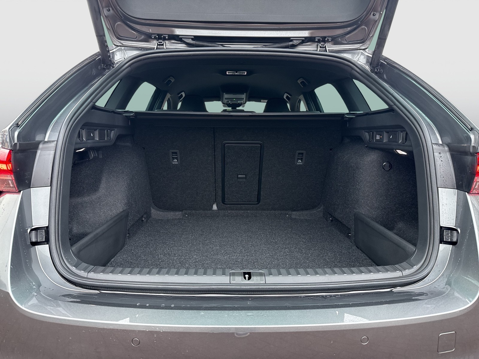 Skoda Octavia Combi 2.0 SPORTLINE AHK CAM ACC MATRIX