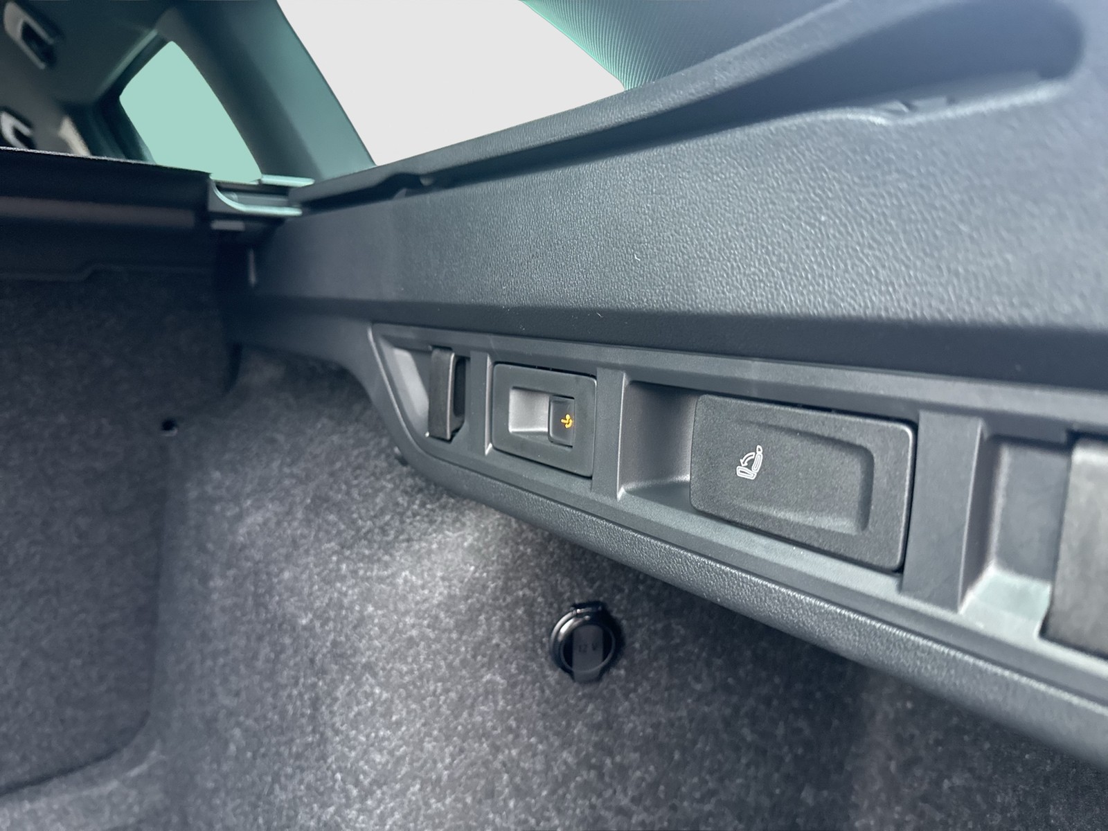 Skoda Octavia Combi 2.0 SPORTLINE AHK CAM ACC MATRIX