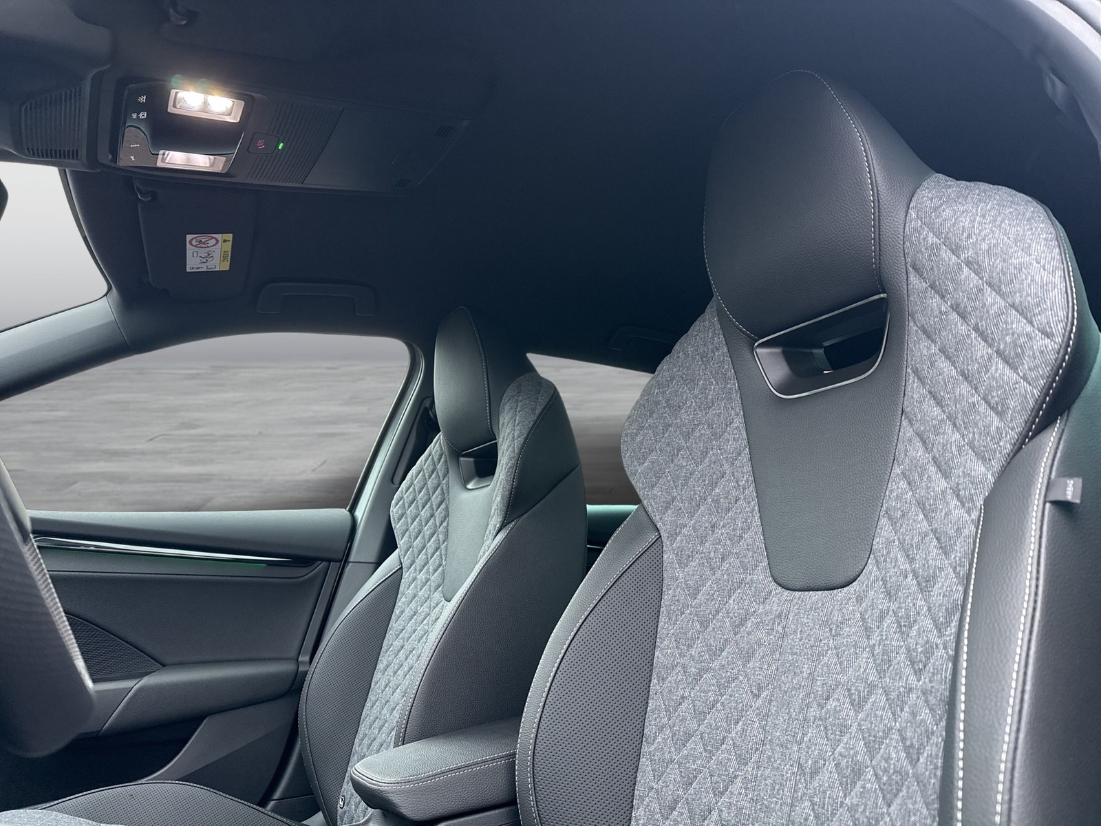 Skoda Octavia Combi 2.0 SPORTLINE AHK CAM ACC MATRIX