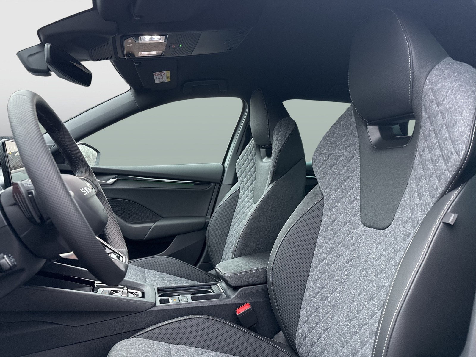 Skoda Octavia Combi 2.0 SPORTLINE AHK CAM ACC MATRIX