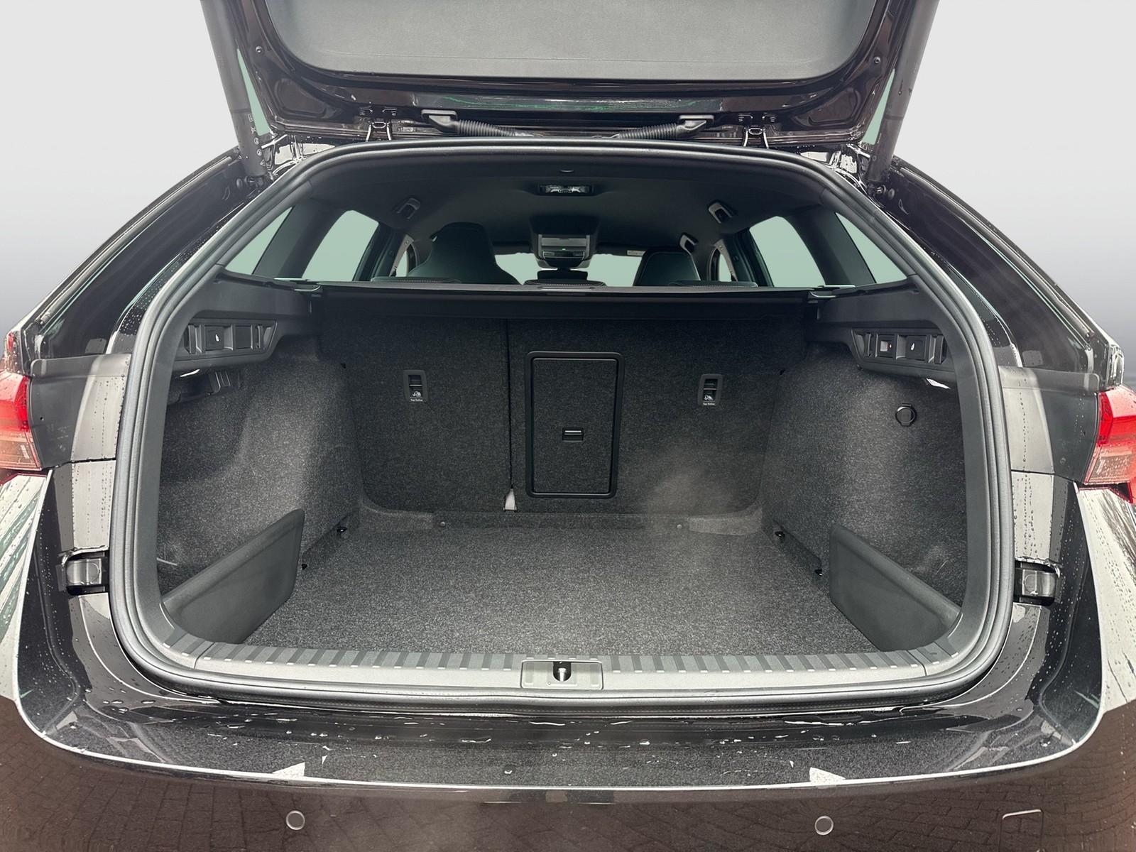 Skoda Octavia Combi 2.0 SPORTLINE AHK CAM ACC MATRIX