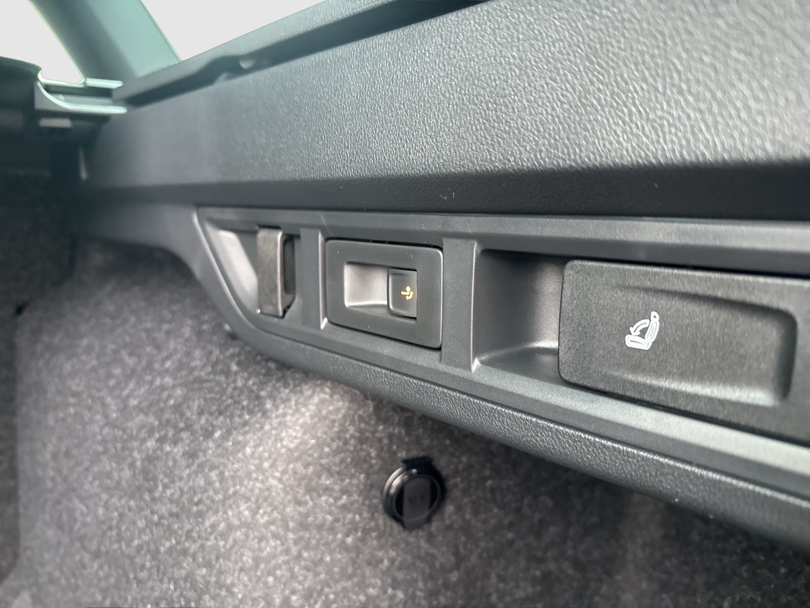 Skoda Octavia Combi 2.0 SPORTLINE AHK CAM ACC MATRIX