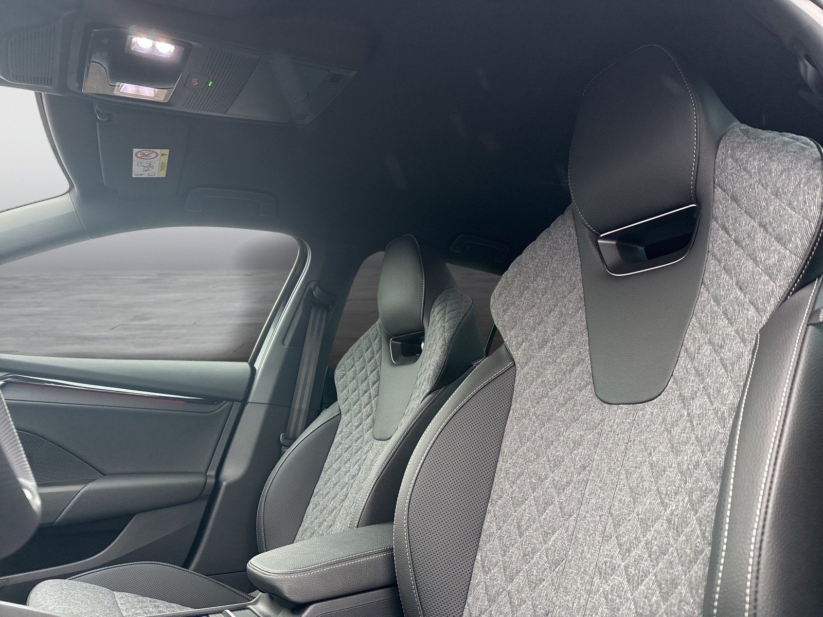 Skoda Octavia Combi 2.0 SPORTLINE AHK CAM ACC MATRIX