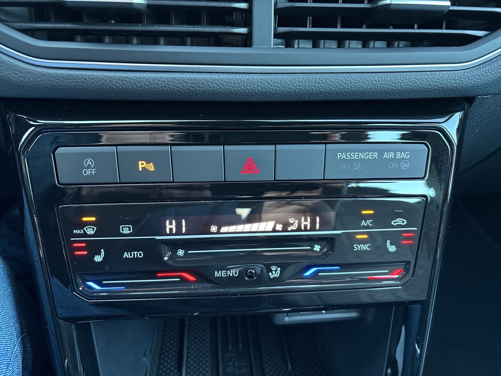 Volkswagen T-Cross 1.0 R-LINE ACC MATRIX NAVI LM17 CARPLAY