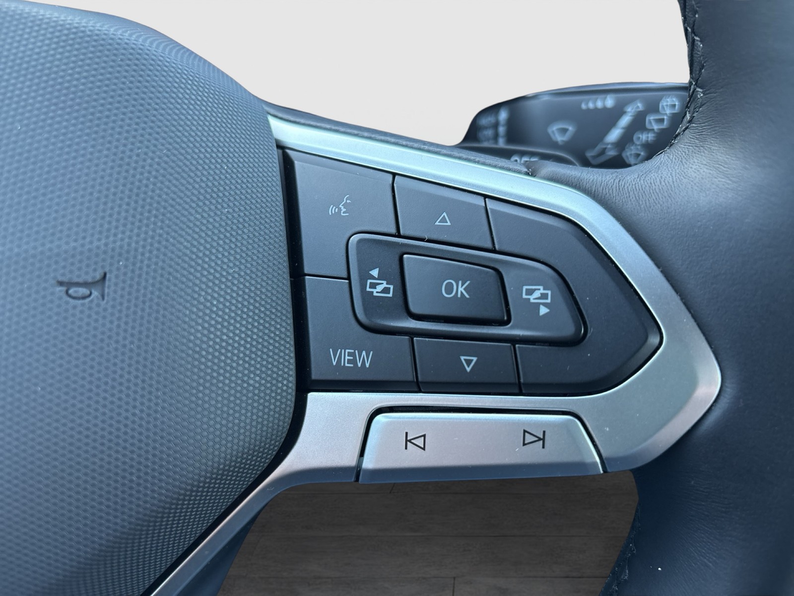 Volkswagen T-Cross 1.0 R-LINE ACC MATRIX NAVI LM17 CARPLAY