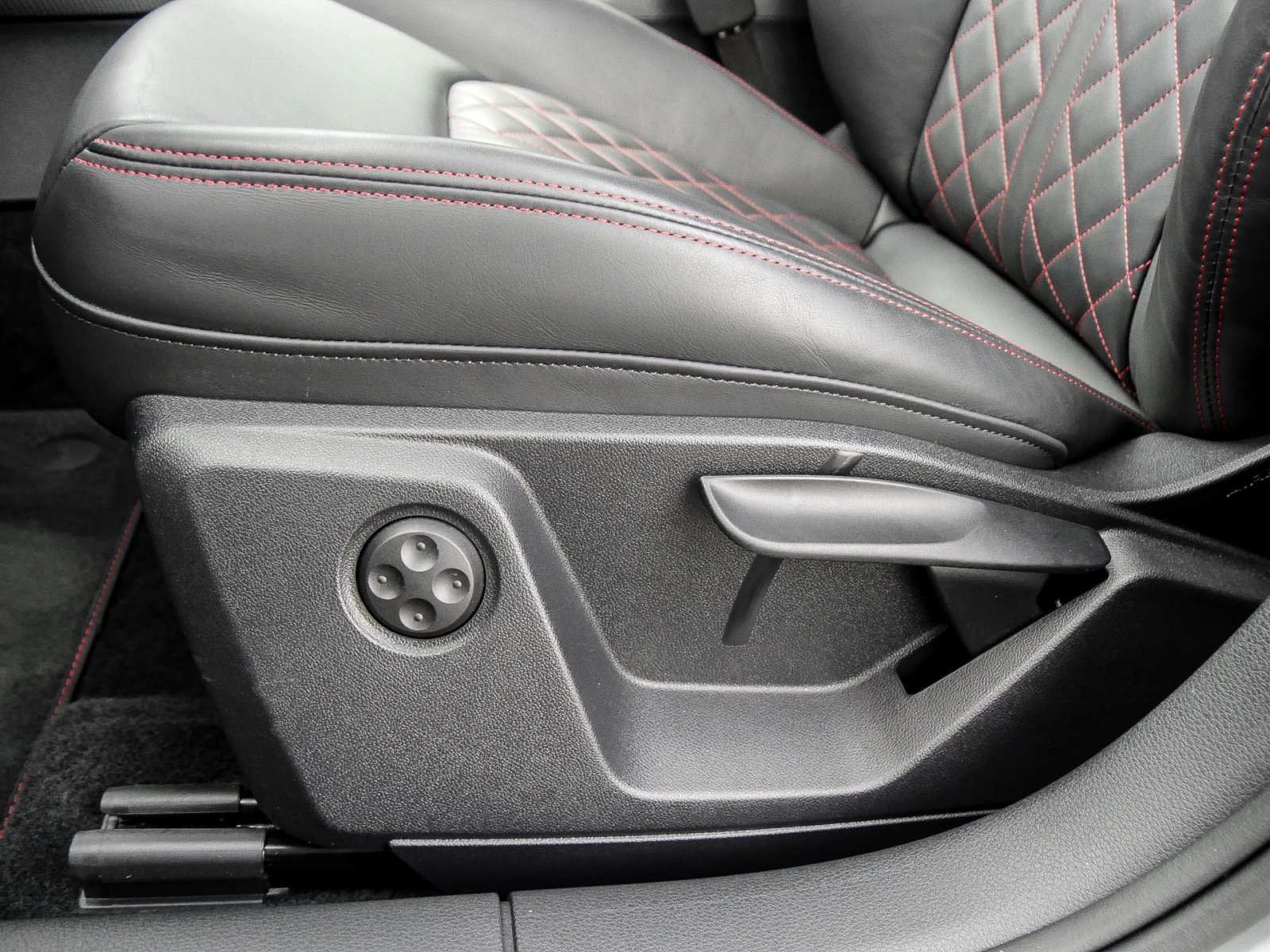 Audi Q2 30 S LINE BLACKPAK AHK ACC EKLAPPE NAVI+ LM17