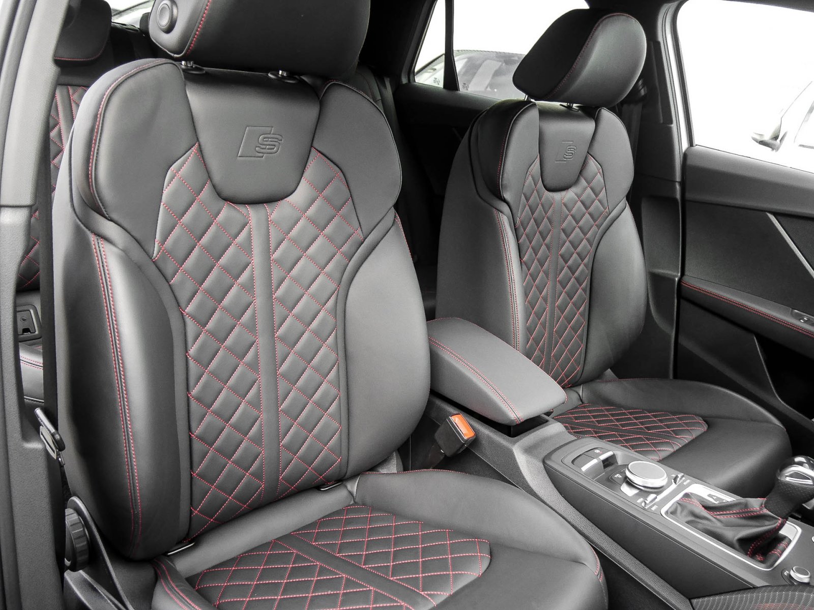 Audi Q2 30 S LINE BLACKPAK AHK ACC EKLAPPE NAVI+ LM17