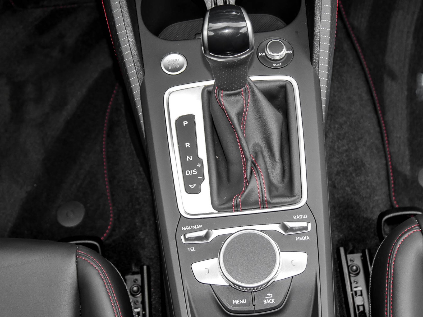 Audi Q2 30 S LINE BLACKPAK AHK ACC EKLAPPE NAVI+ LM17