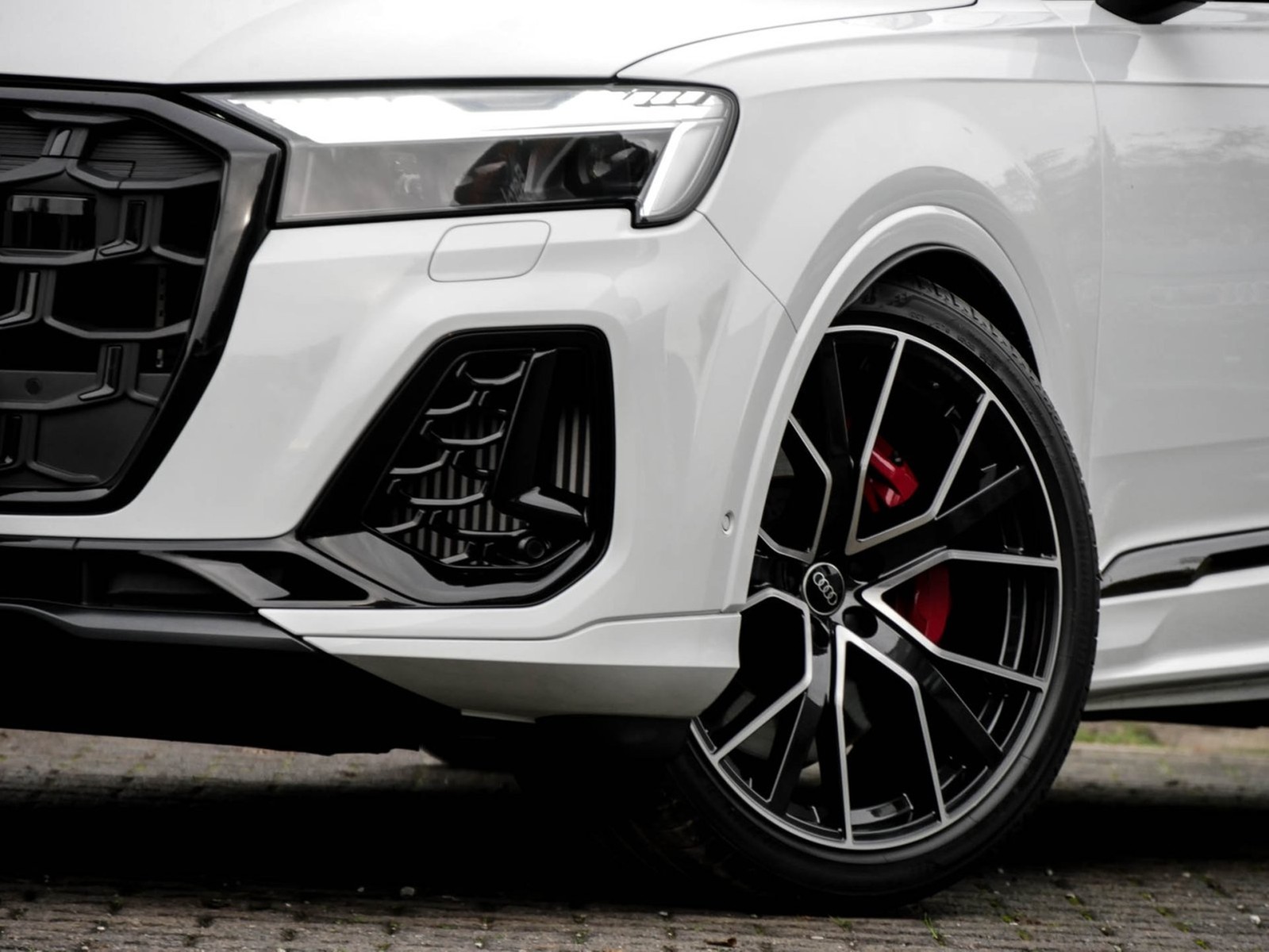 Audi SQ7 quattro BLACKPAK PANO AHK 360°CAM ACC LM22