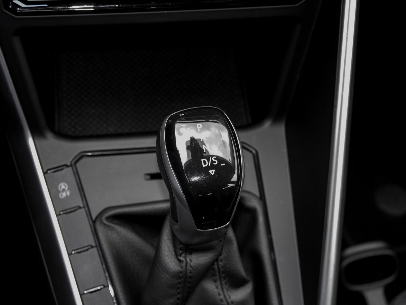 Volkswagen Taigo 1.5 LIFE LM17 CARPLAY SITZHEIZUNG LED DAB+