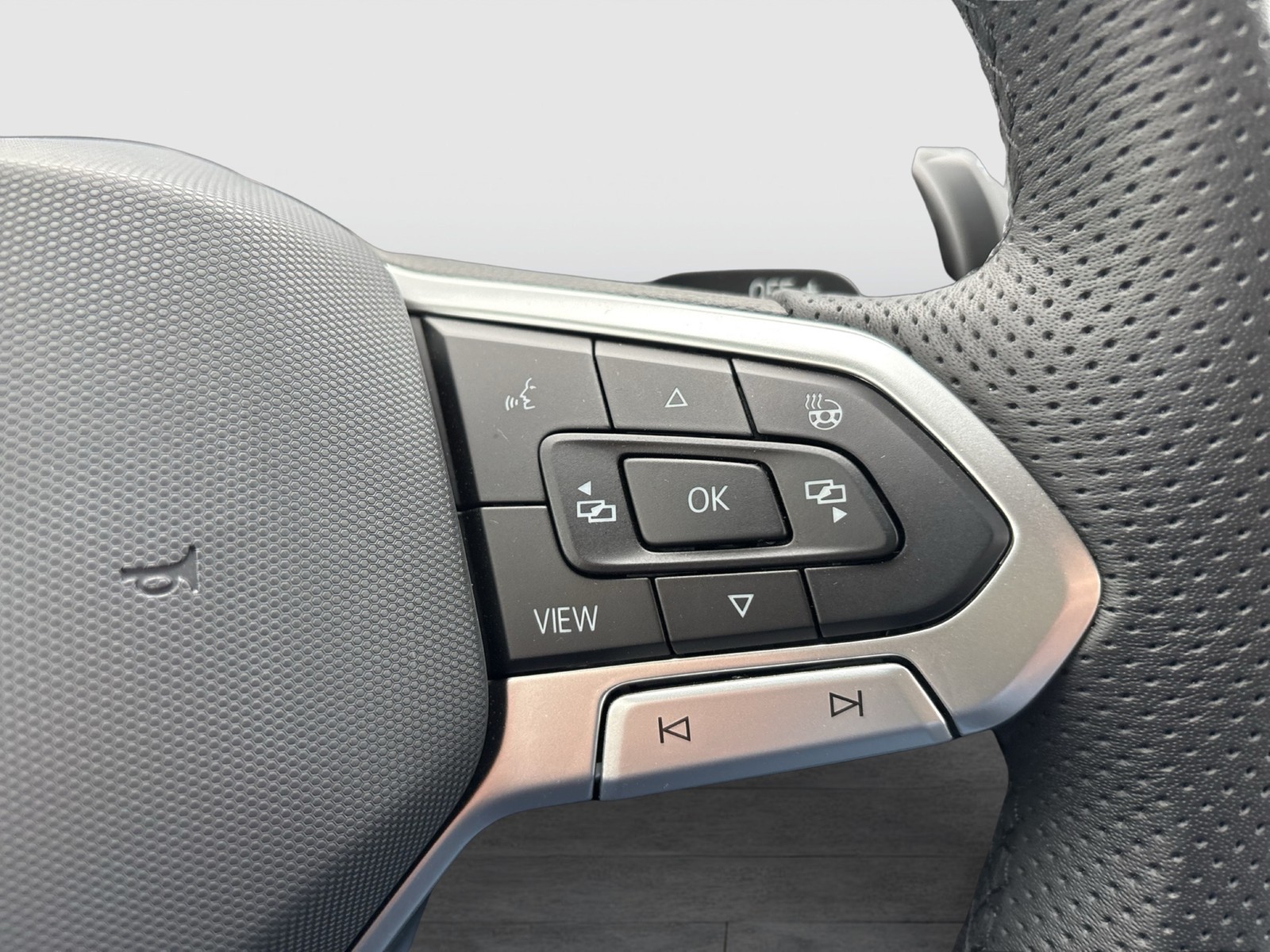 Volkswagen Passat Variant 1.5 HYBRID R-LINE BLACK STYLE AHK