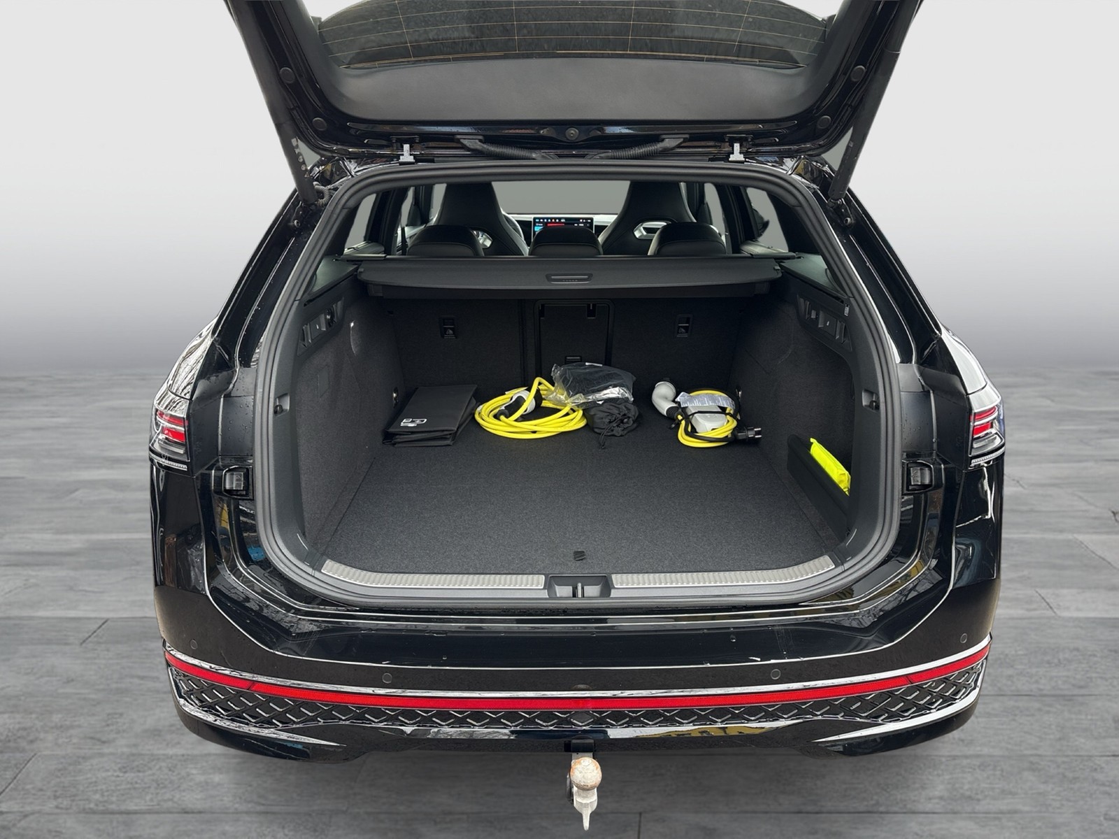 Volkswagen Passat Variant 1.5 HYBRID R-LINE BLACK STYLE AHK